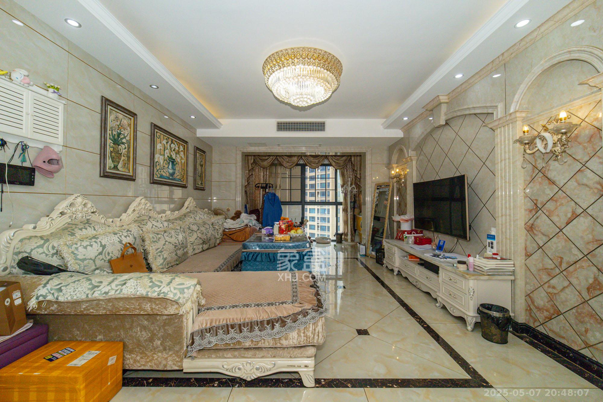 方略城市广场 4室2厅1卫 111.0万 方略城市广场 4室2厅1卫 111.0万客厅