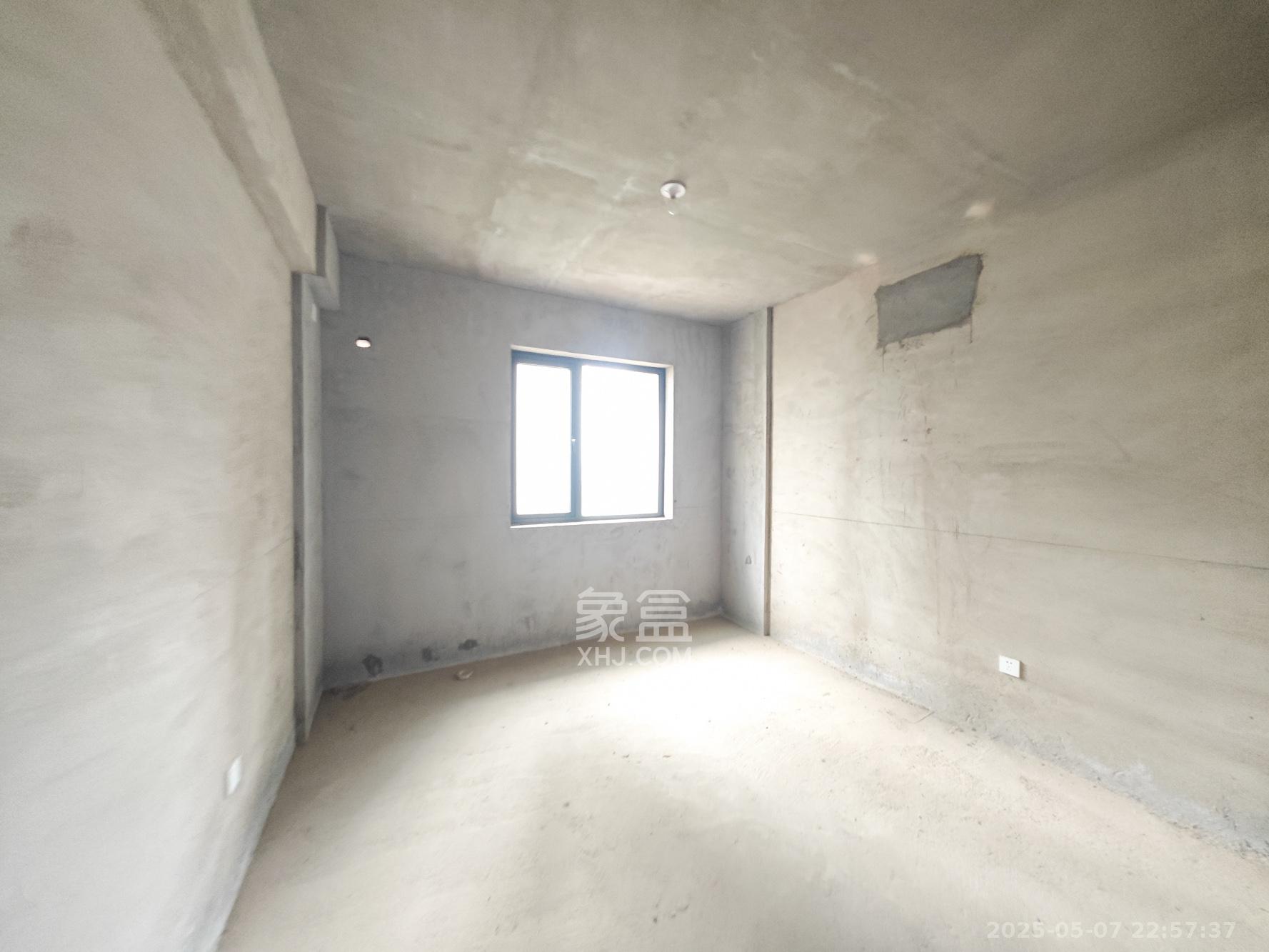 中建嘉和城  4室2厅2卫   115.00万卧室