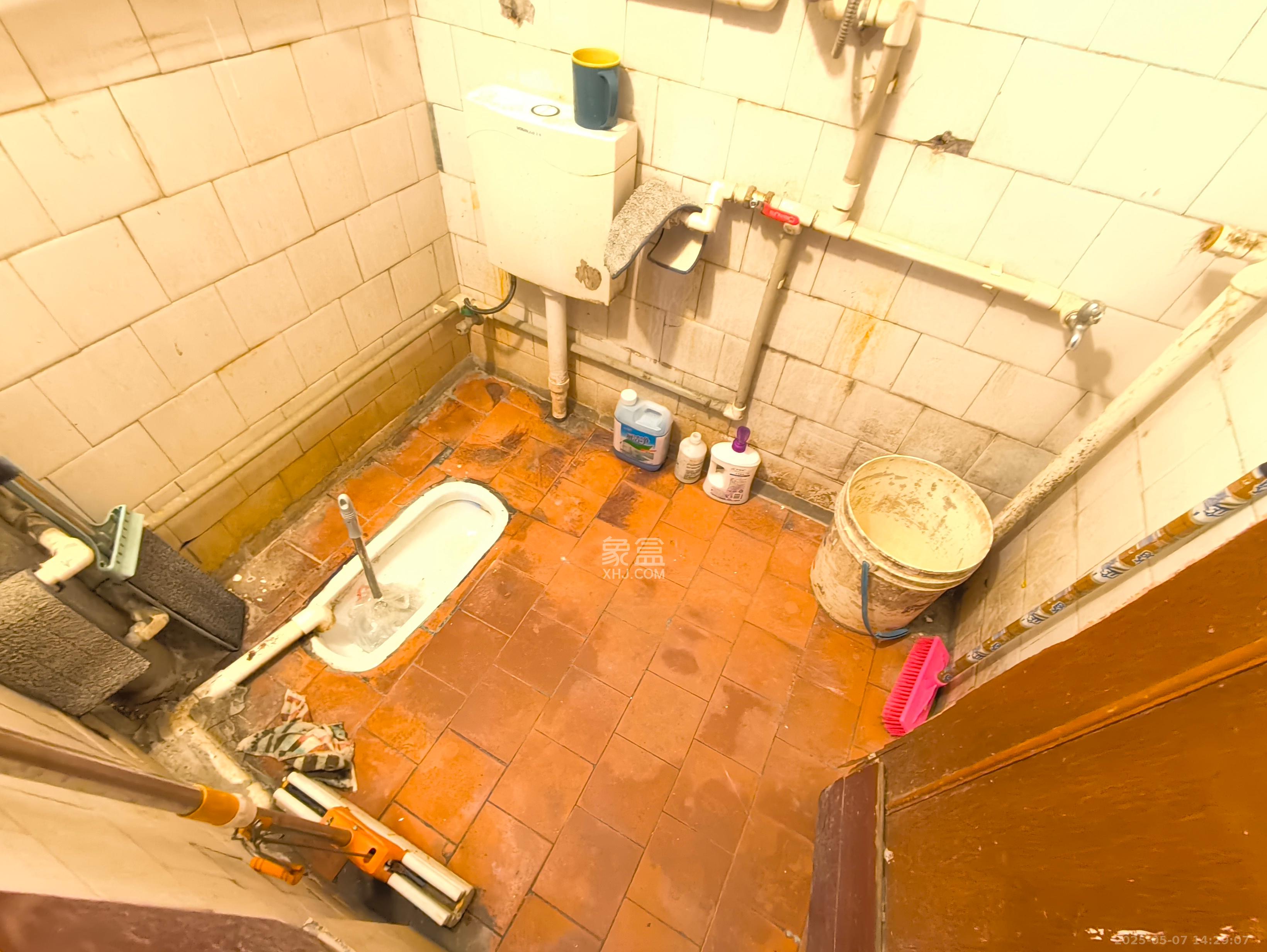 向家湾社区(含富湘公寓) 2室1厅1卫 1300.0元/月 向家湾社区(含富湘公寓) 2室1厅1卫 1300.0元/月室内图