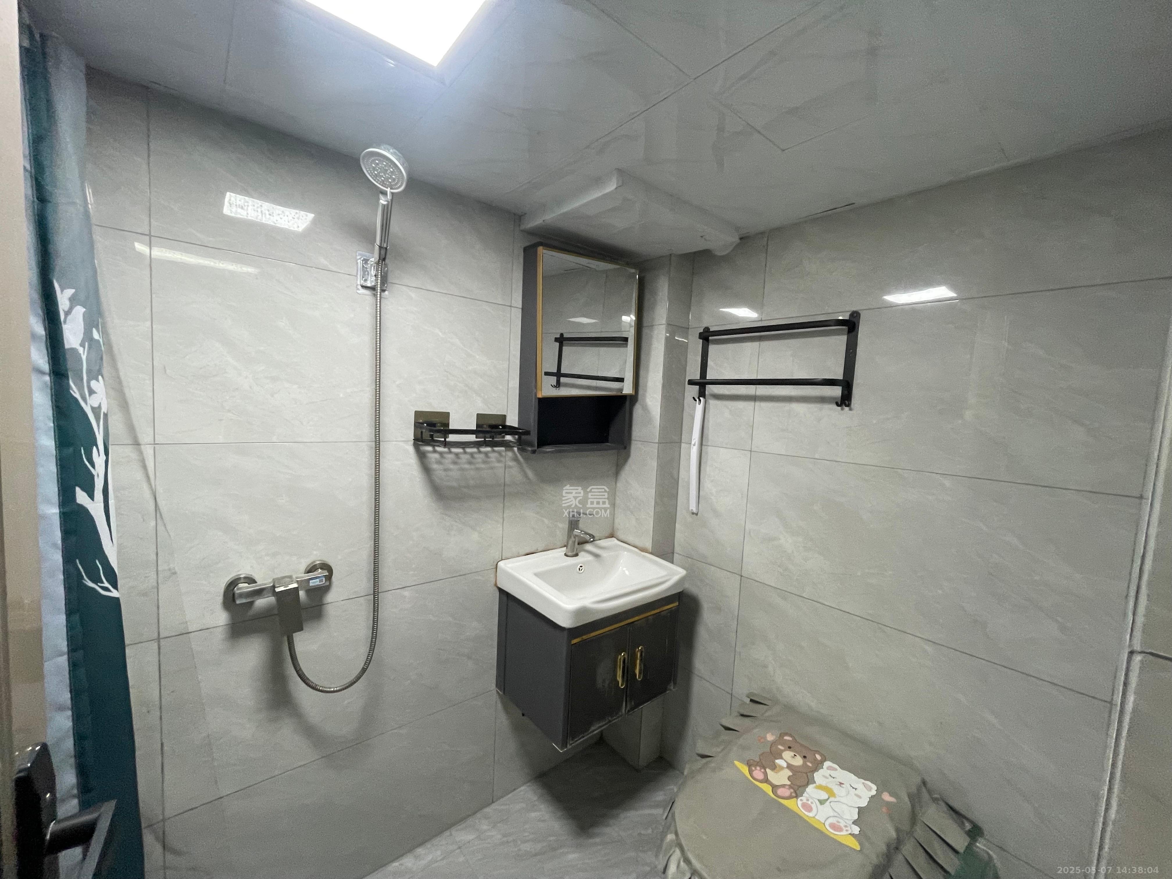 金地中交麓谷香颂(金地中交雅苑) 1室1厅1卫 1300.0元/月 金地中交麓谷香颂(金地中交雅苑) 1室1厅1卫 1300.0元/月室内图