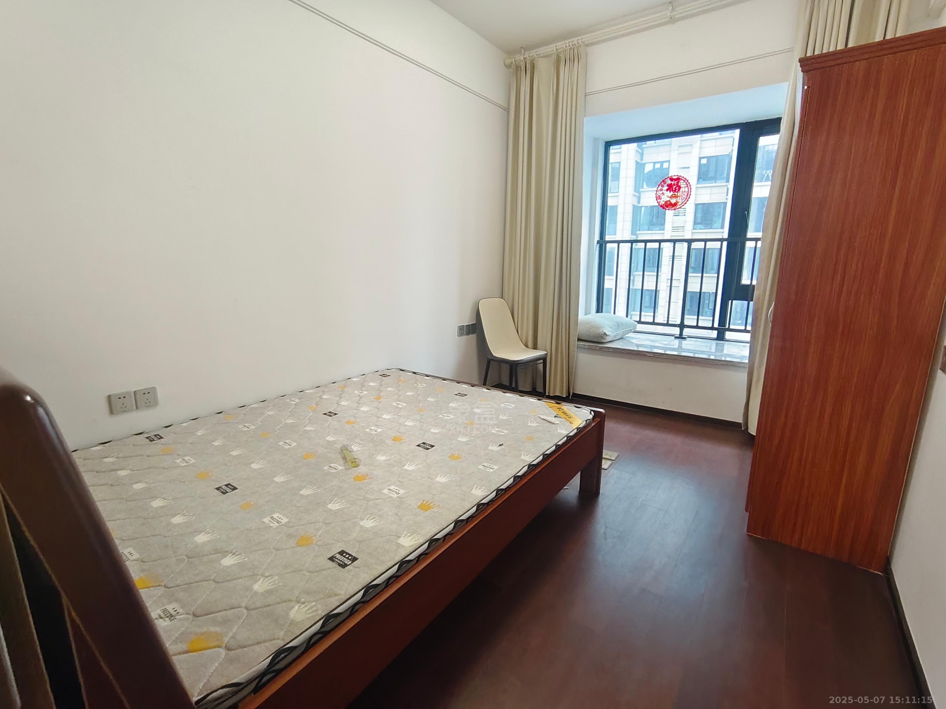 荣盛华府  4室2厅2卫   2000.00元/月室内图