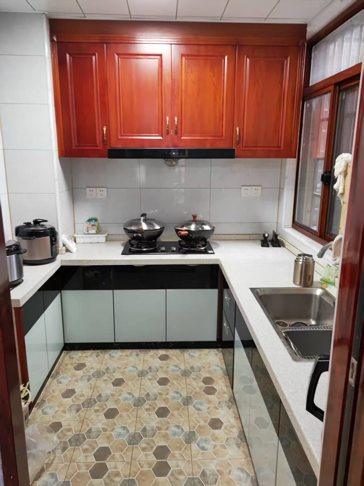 汇通国际  3室2厅2卫    2300.0元/月 汇通国际  3室2厅2卫    2300.0元/月室内图