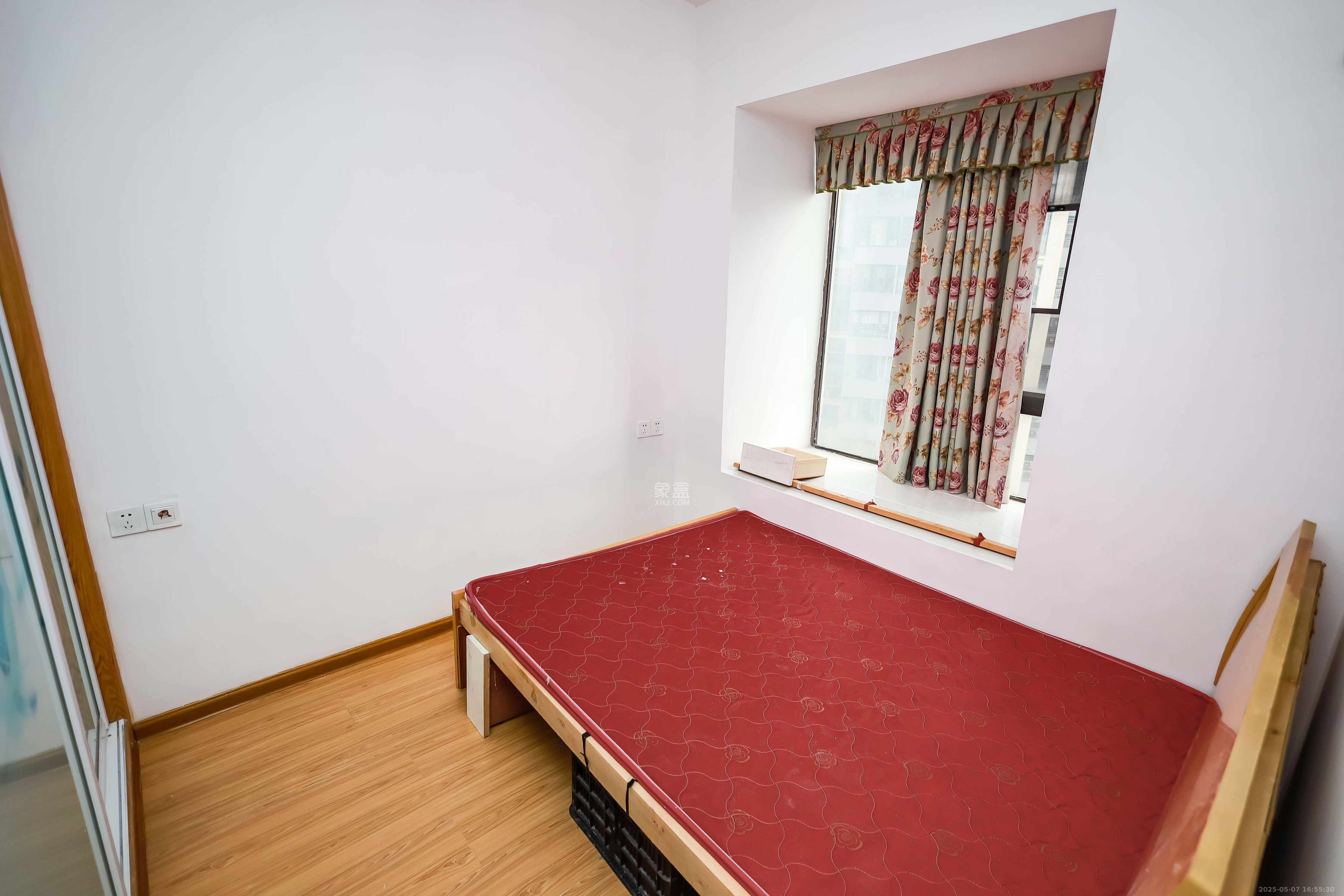 卓越蔚蓝海岸三期  3室2厅2卫    2300.0元/月 卓越蔚蓝海岸三期  3室2厅2卫    2300.0元/月室内图