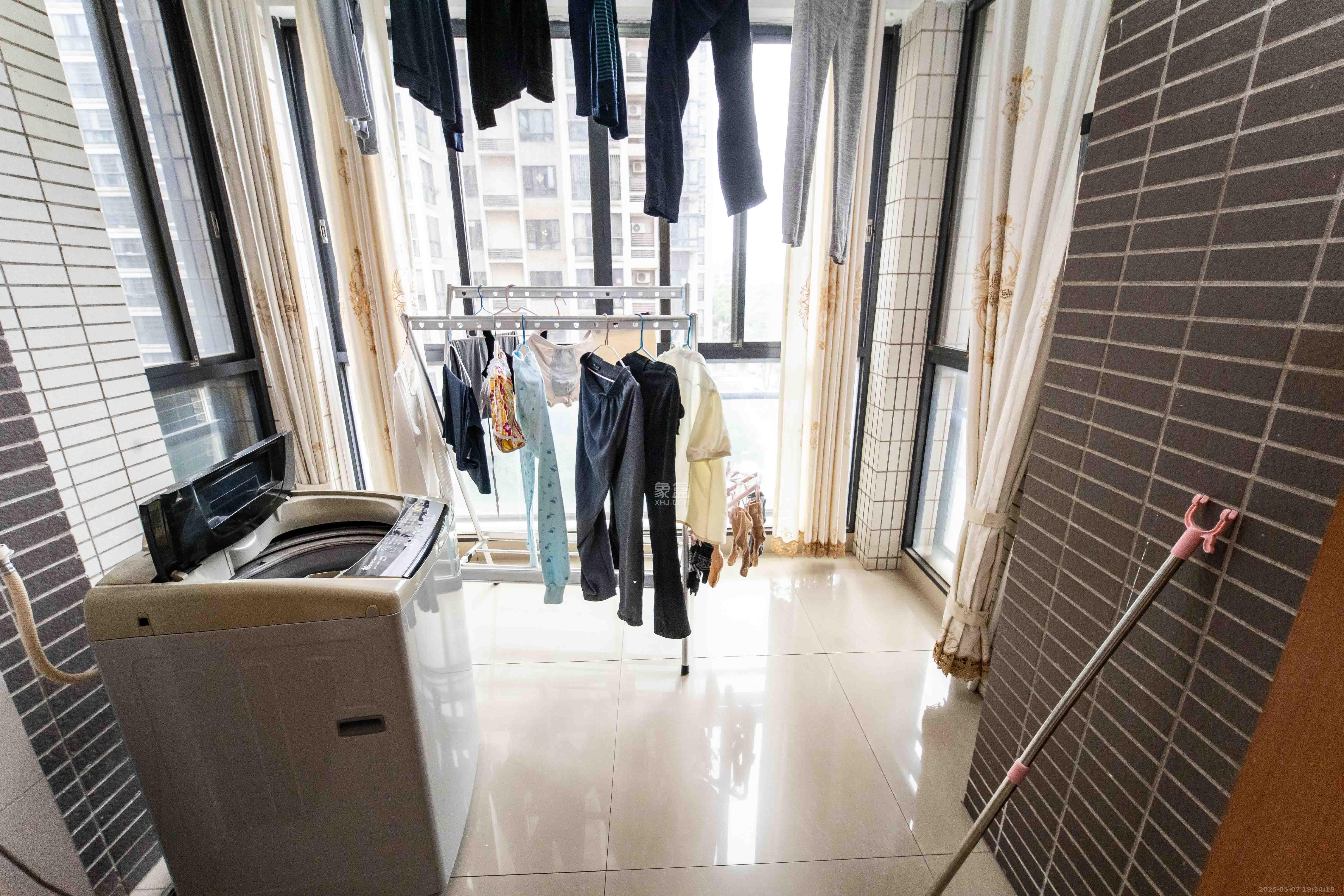 尚东紫郡 1室0厅0卫 99.8万 尚东紫郡 1室0厅0卫 99.8万阳台