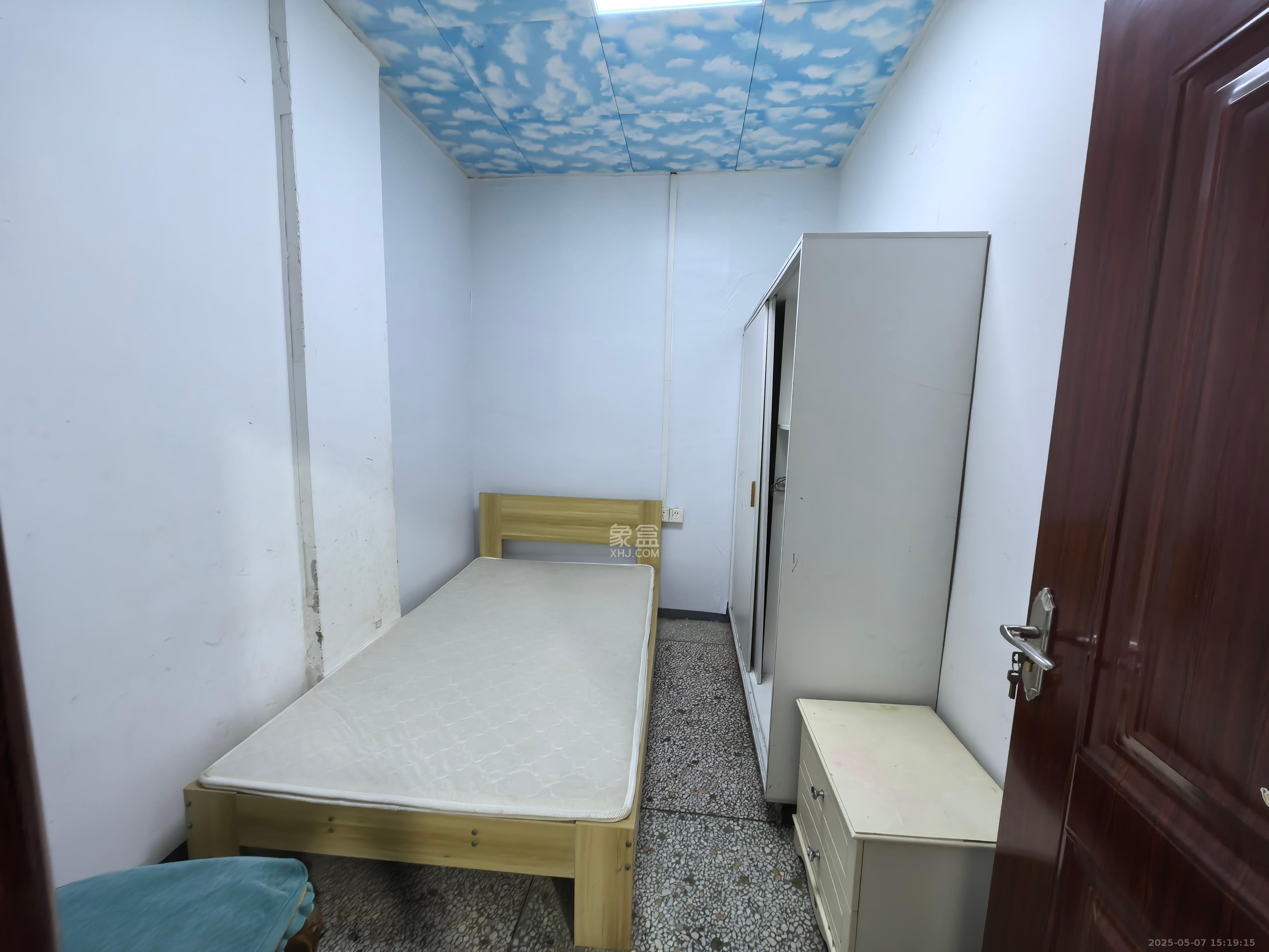 兴联村创新小区  2室1厅1卫    1300.0元/月室内图