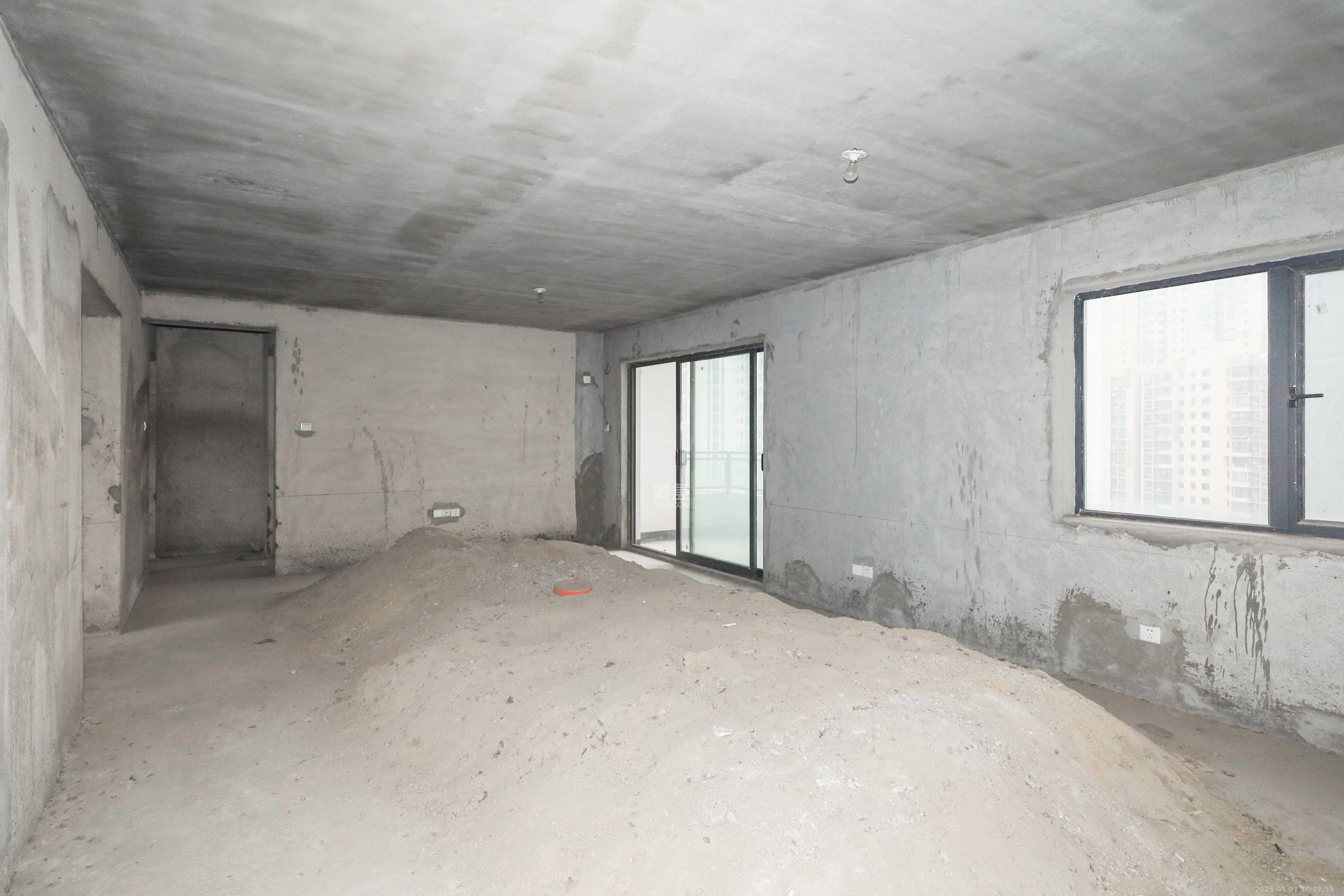 好莱城(弘德西街) 4室2厅2卫 112.0万 好莱城(弘德西街) 4室2厅2卫 112.0万客厅