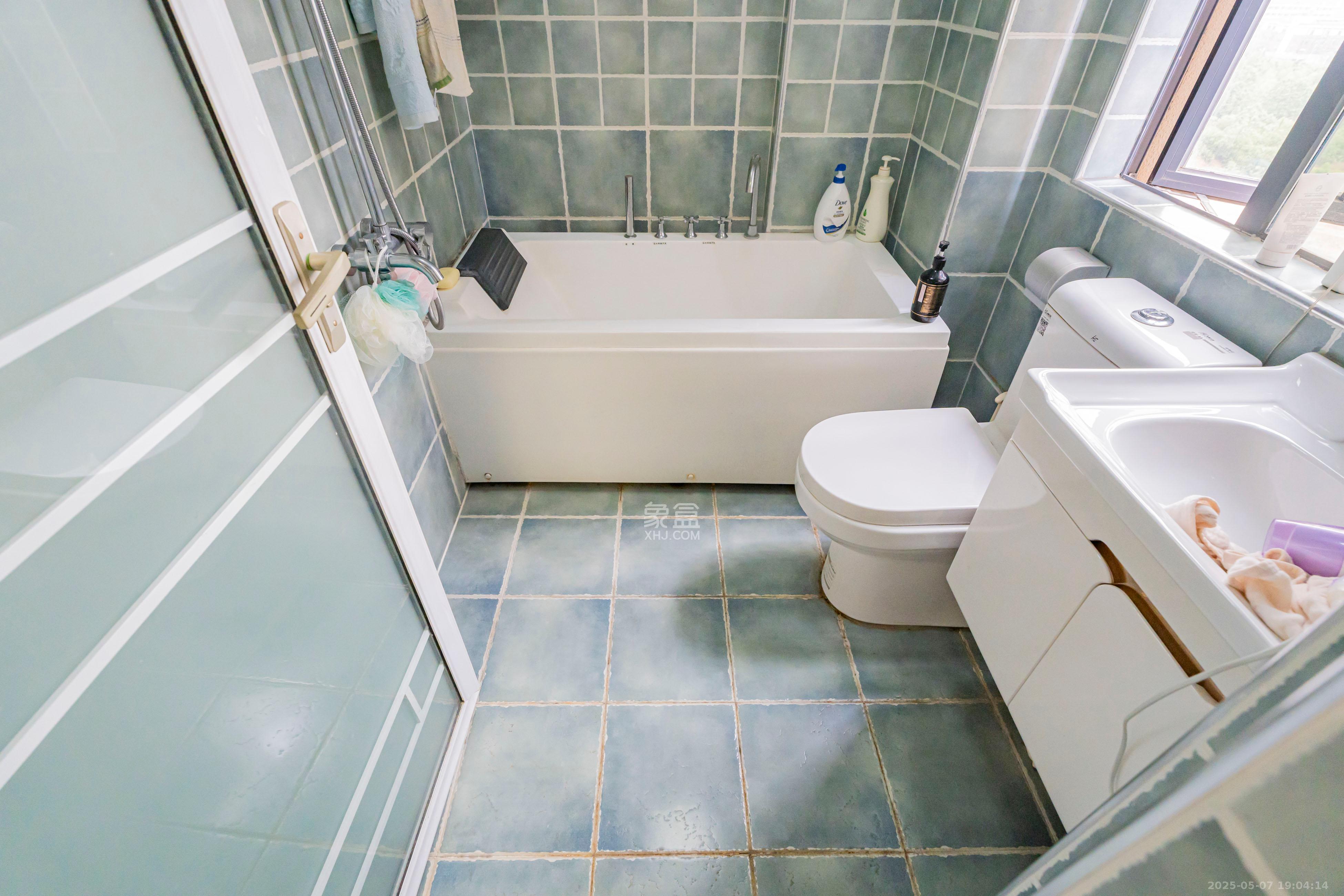 悦湖山  4室2厅2卫    80.0万 悦湖山  4室2厅2卫    80.0万卫生间