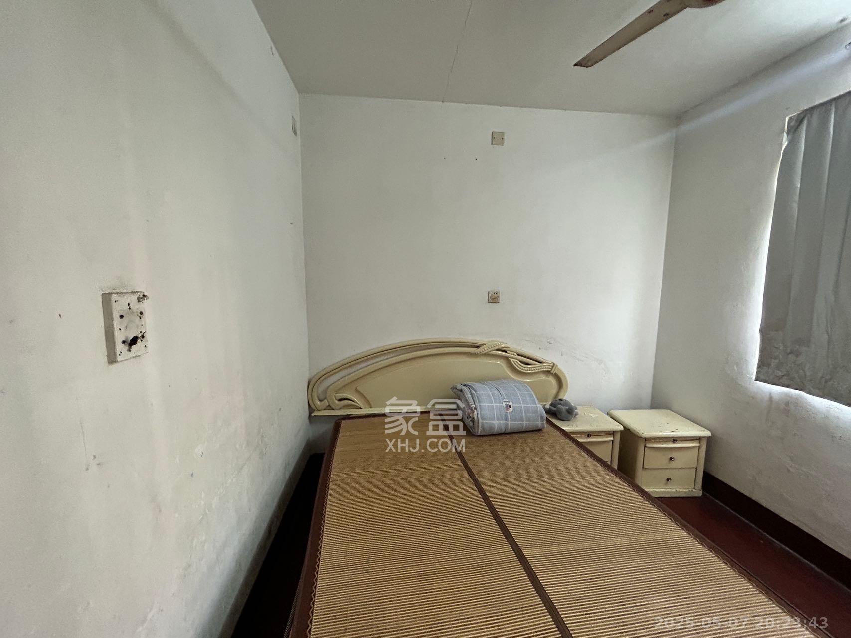 植物油宿舍  2室1厅1卫    1700.0元/月 植物油宿舍  2室1厅1卫    1700.0元/月室内图