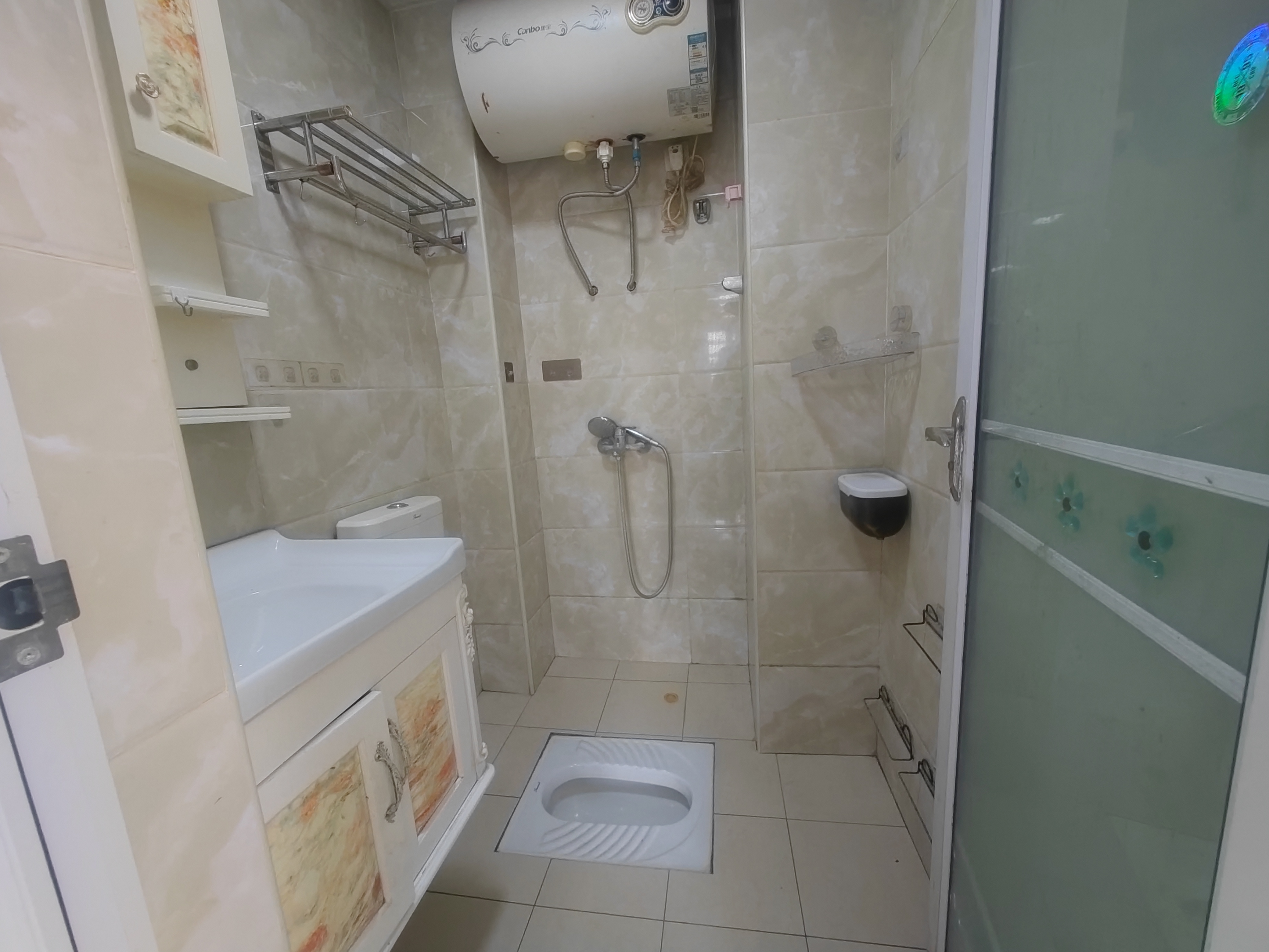 五洲富隆中心 1室1厅1卫 1200.0元/月 五洲富隆中心 1室1厅1卫 1200.0元/月室内图