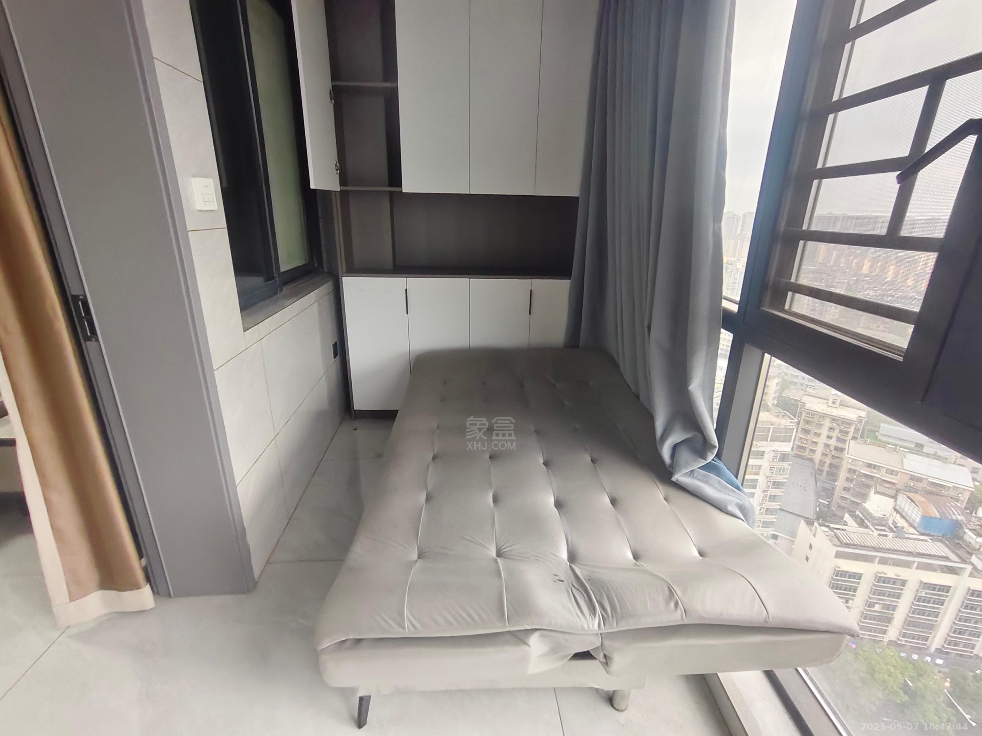 银泰财富广场 4室2厅2卫 2700.0元/月 银泰财富广场 4室2厅2卫 2700.0元/月室内图