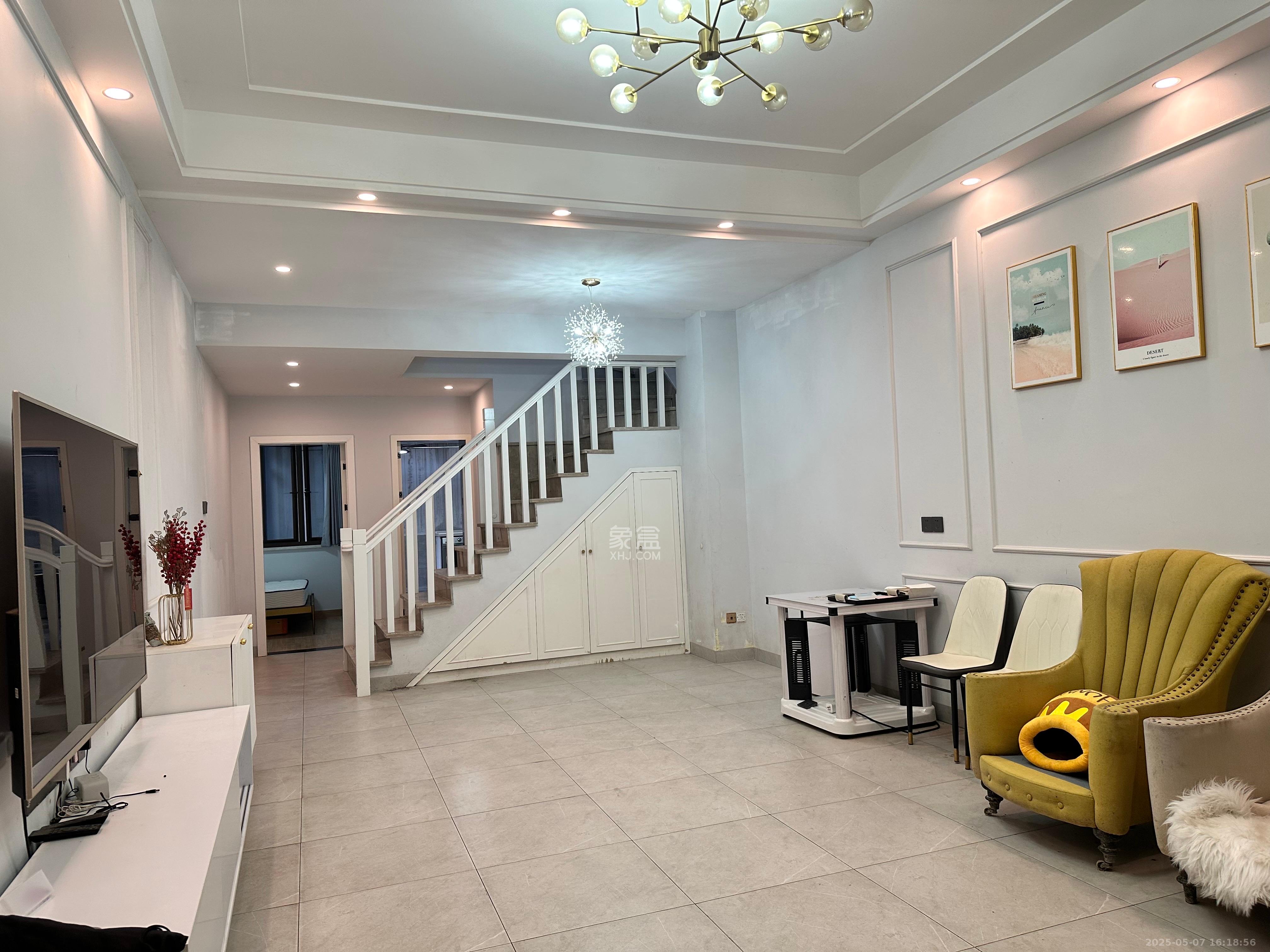 盈峰翠邸 3室2厅2卫 3000.0元/月 盈峰翠邸 3室2厅2卫 3000.0元/月室内图