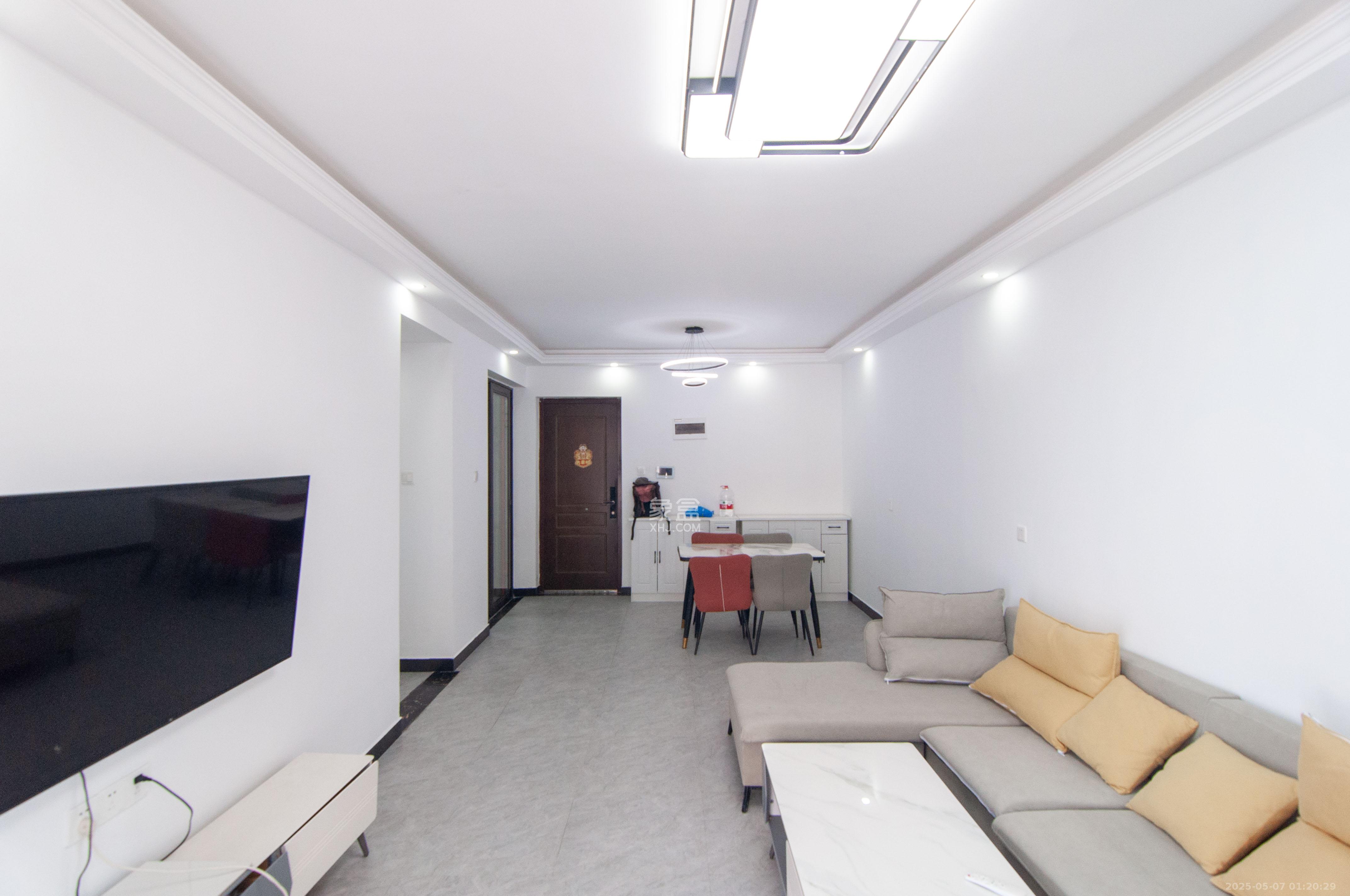 梅溪湖金茂湾 4室2厅2卫 145.0万 梅溪湖金茂湾 4室2厅2卫 145.0万客厅