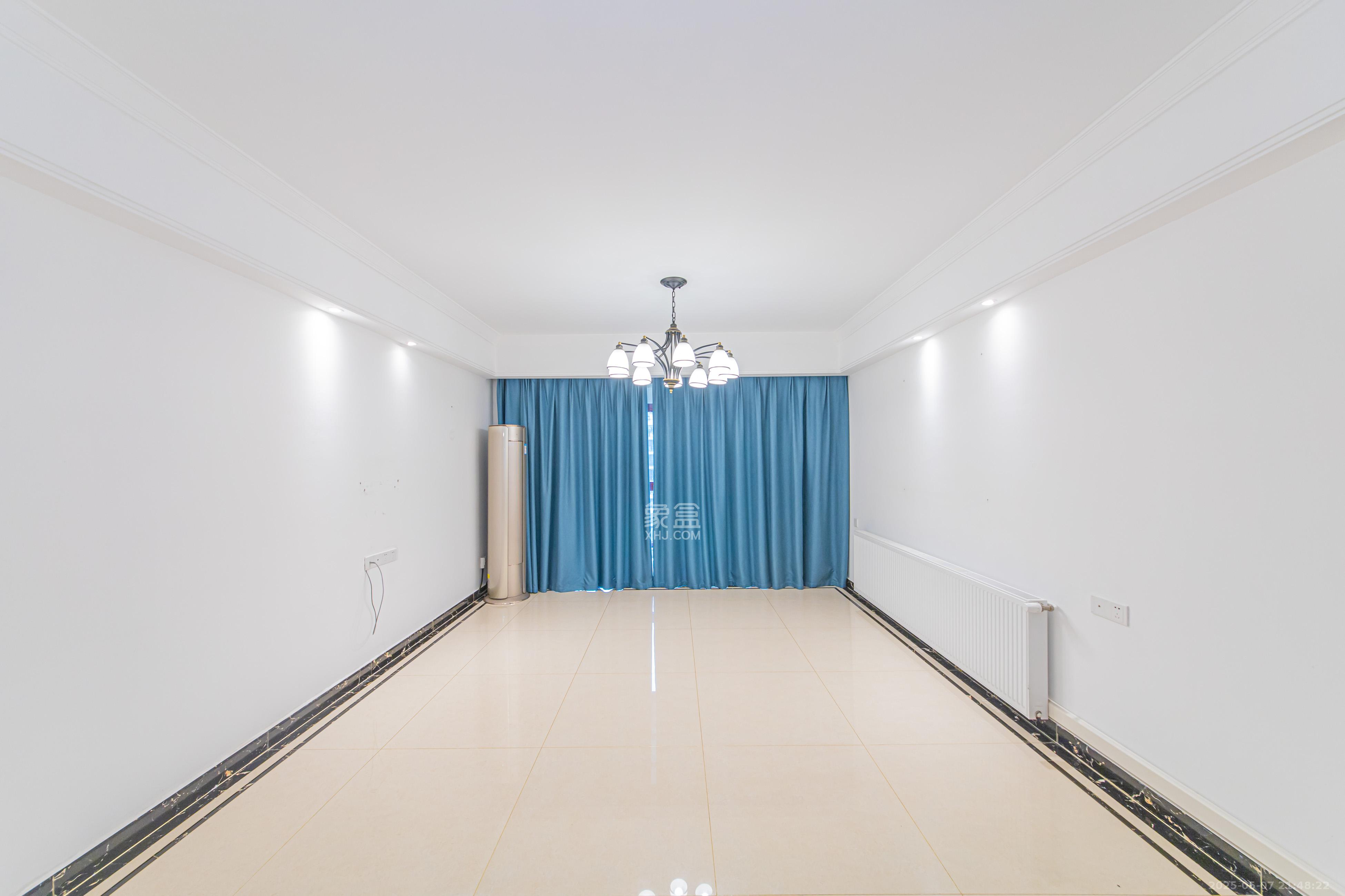 中海新城熙岸(中信新城五期) 4室2厅2卫 164.0万 中海新城熙岸(中信新城五期) 4室2厅2卫 164.0万客厅