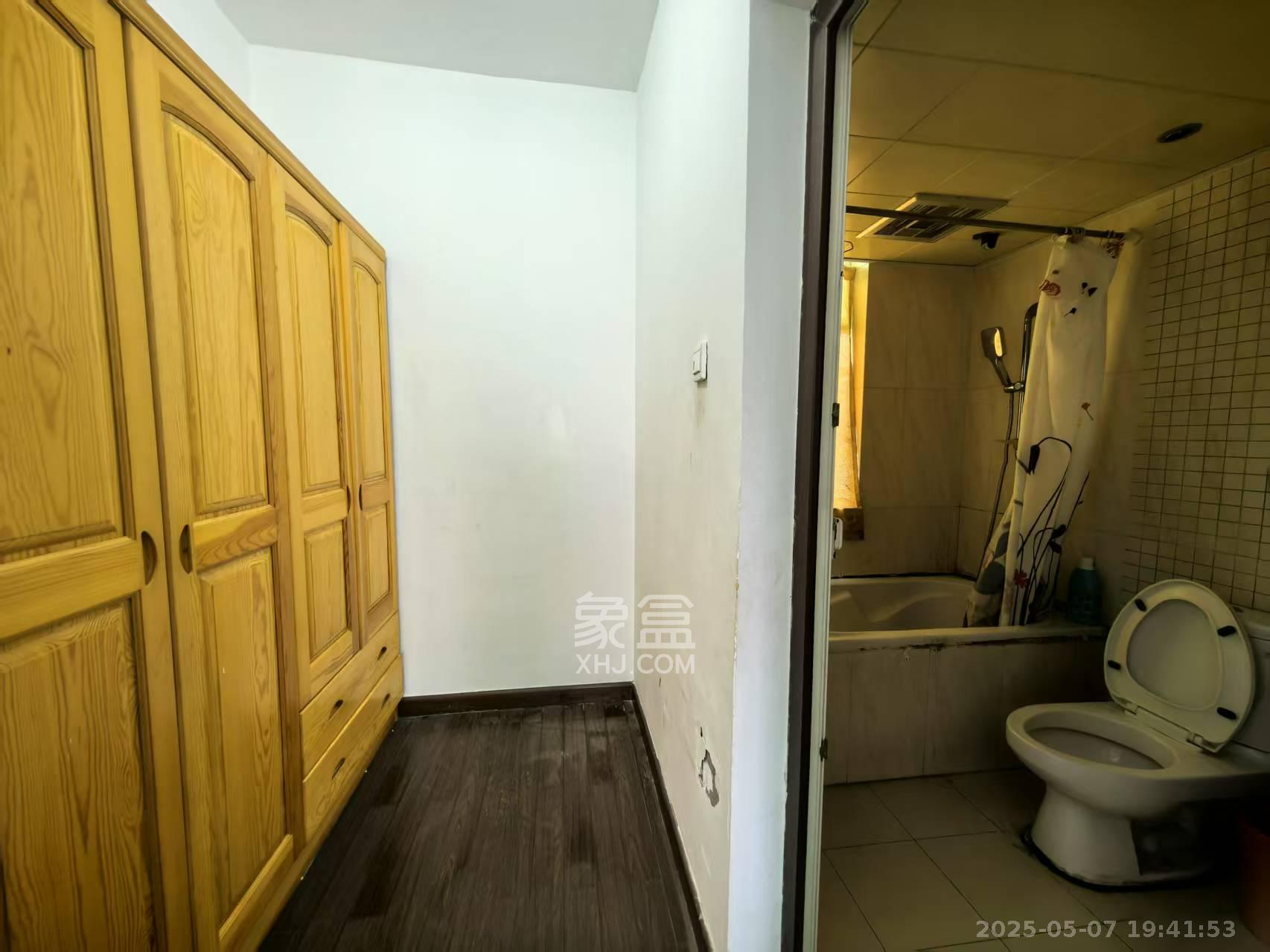 珠江花城一期桂苑  3室2厅2卫    2300.0元/月 珠江花城一期桂苑  3室2厅2卫    2300.0元/月室内图