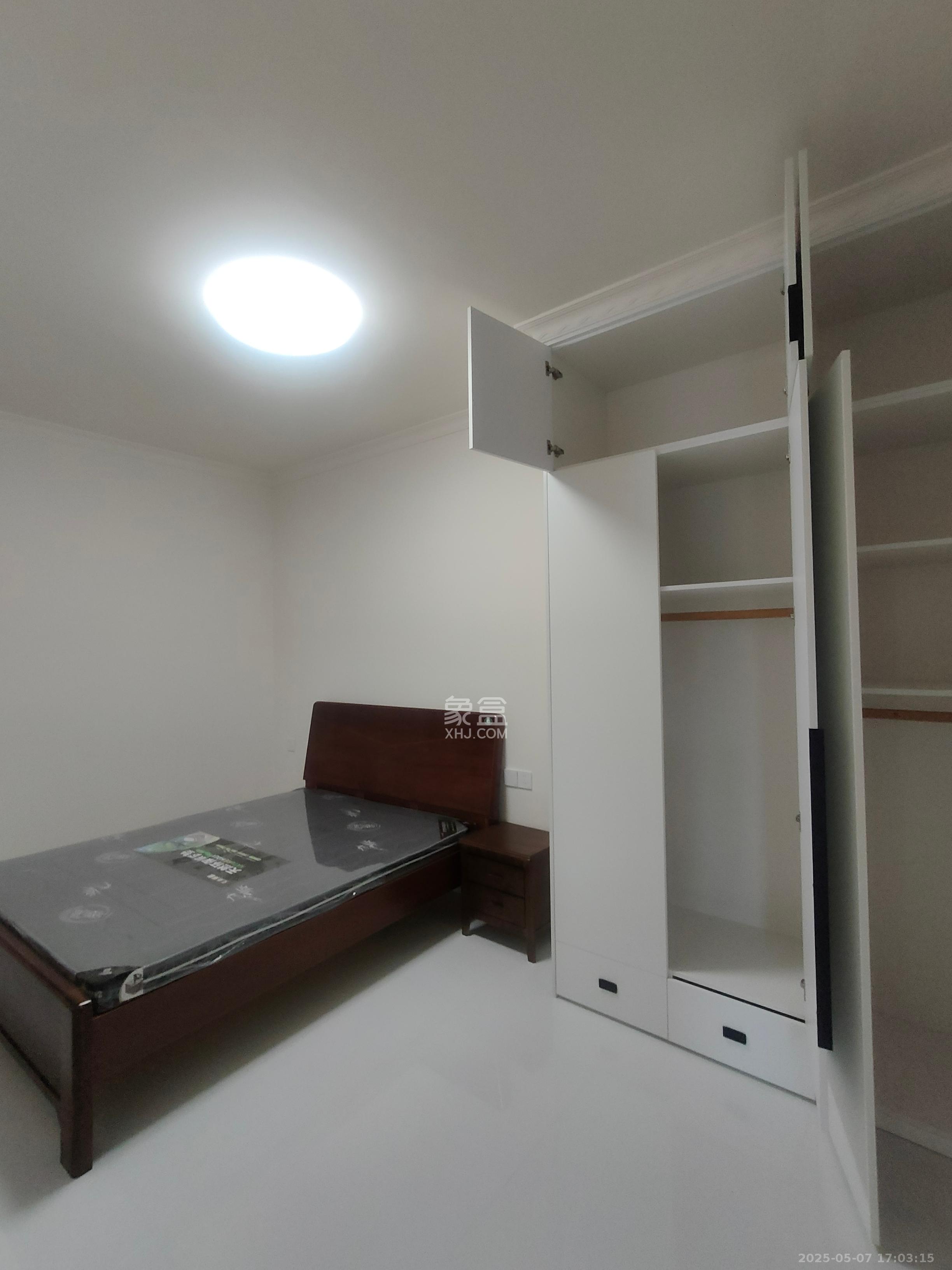 先锋新宇  2室2厅1卫   2000.00元/月室内图
