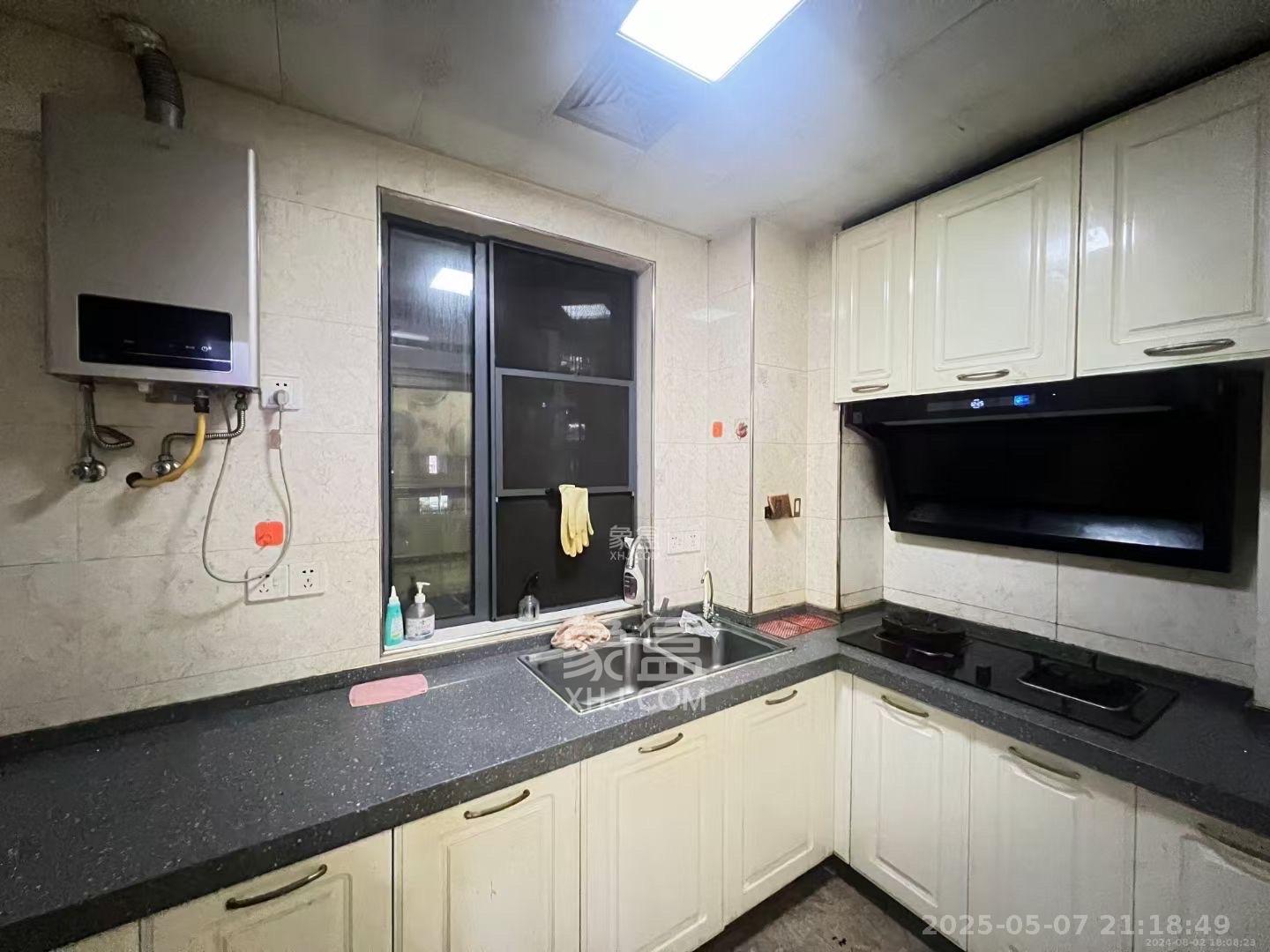 嘉宇盛世华章 3室2厅2卫 3200.0元/月 嘉宇盛世华章 3室2厅2卫 3200.0元/月室内图