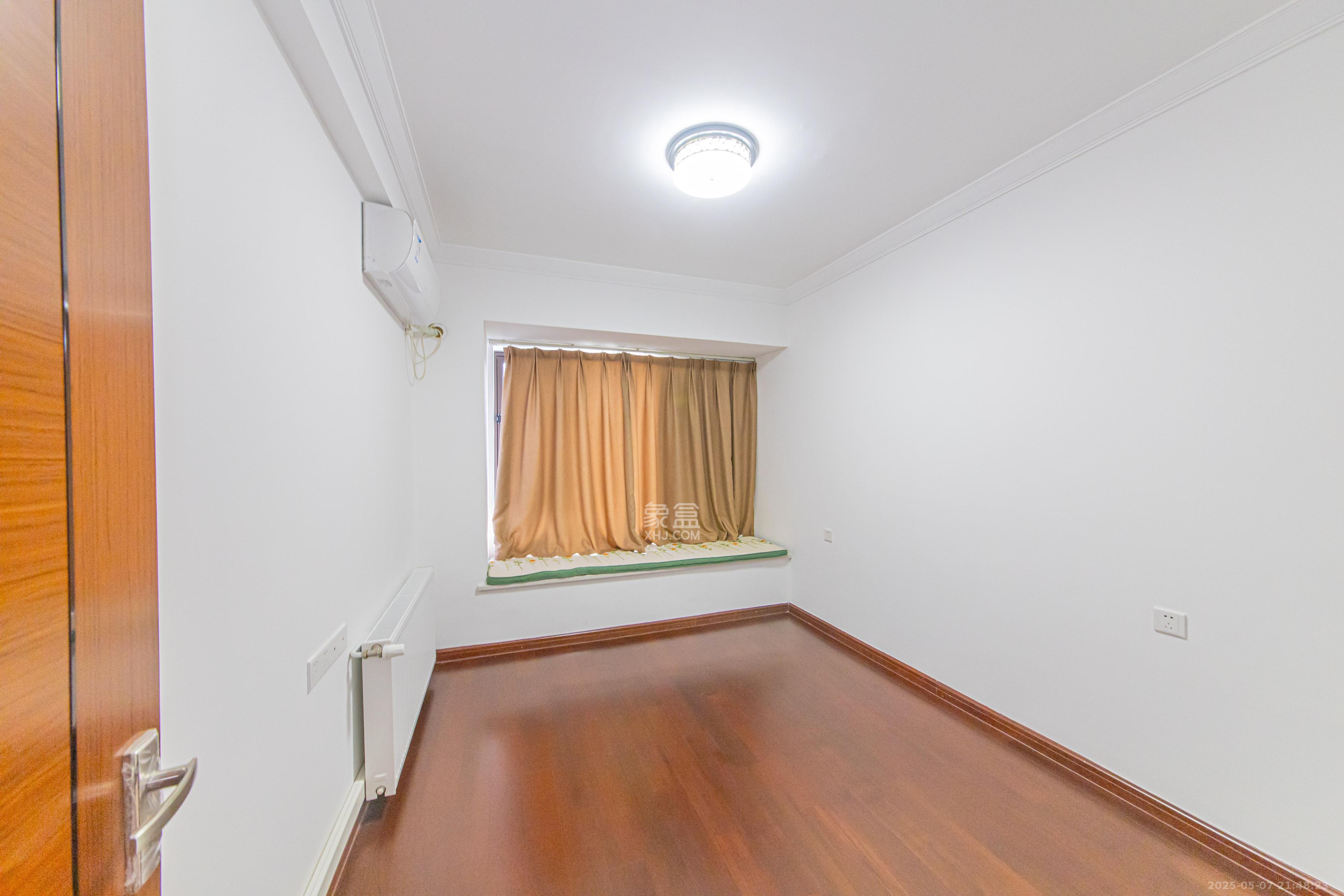 中海新城熙岸(中信新城五期) 4室2厅2卫 164.0万 中海新城熙岸(中信新城五期) 4室2厅2卫 164.0万卧室