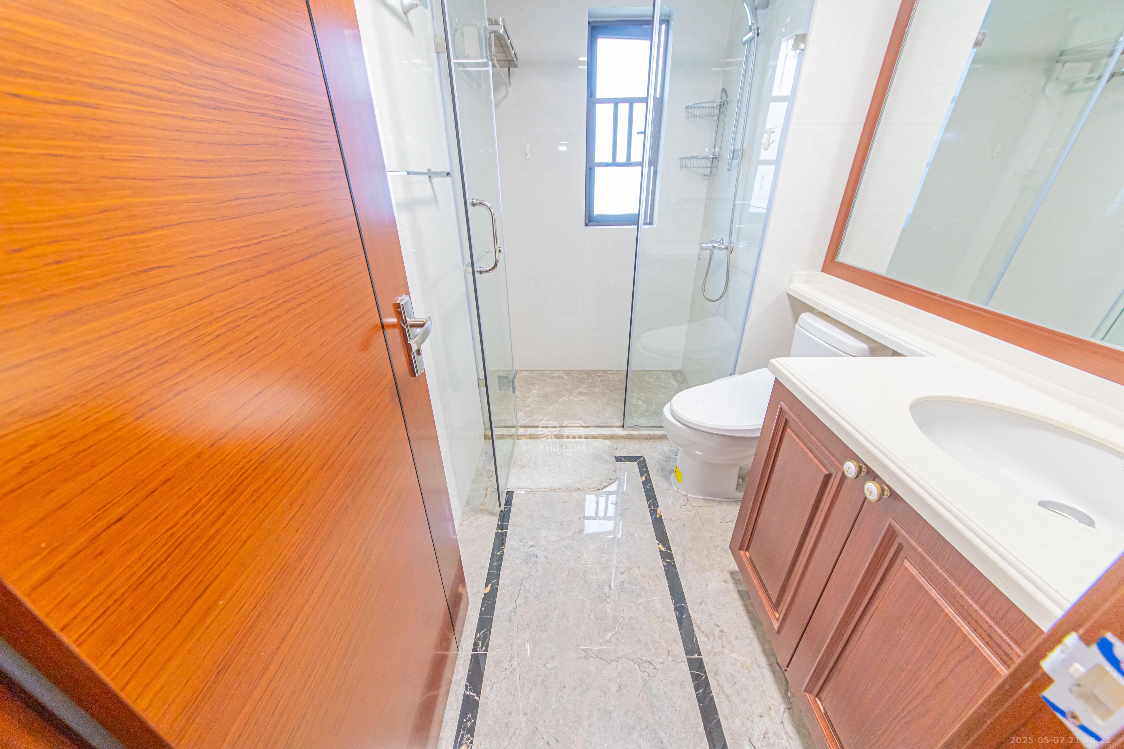 中海新城熙岸(中信新城五期) 4室2厅2卫 164.0万 中海新城熙岸(中信新城五期) 4室2厅2卫 164.0万卫生间