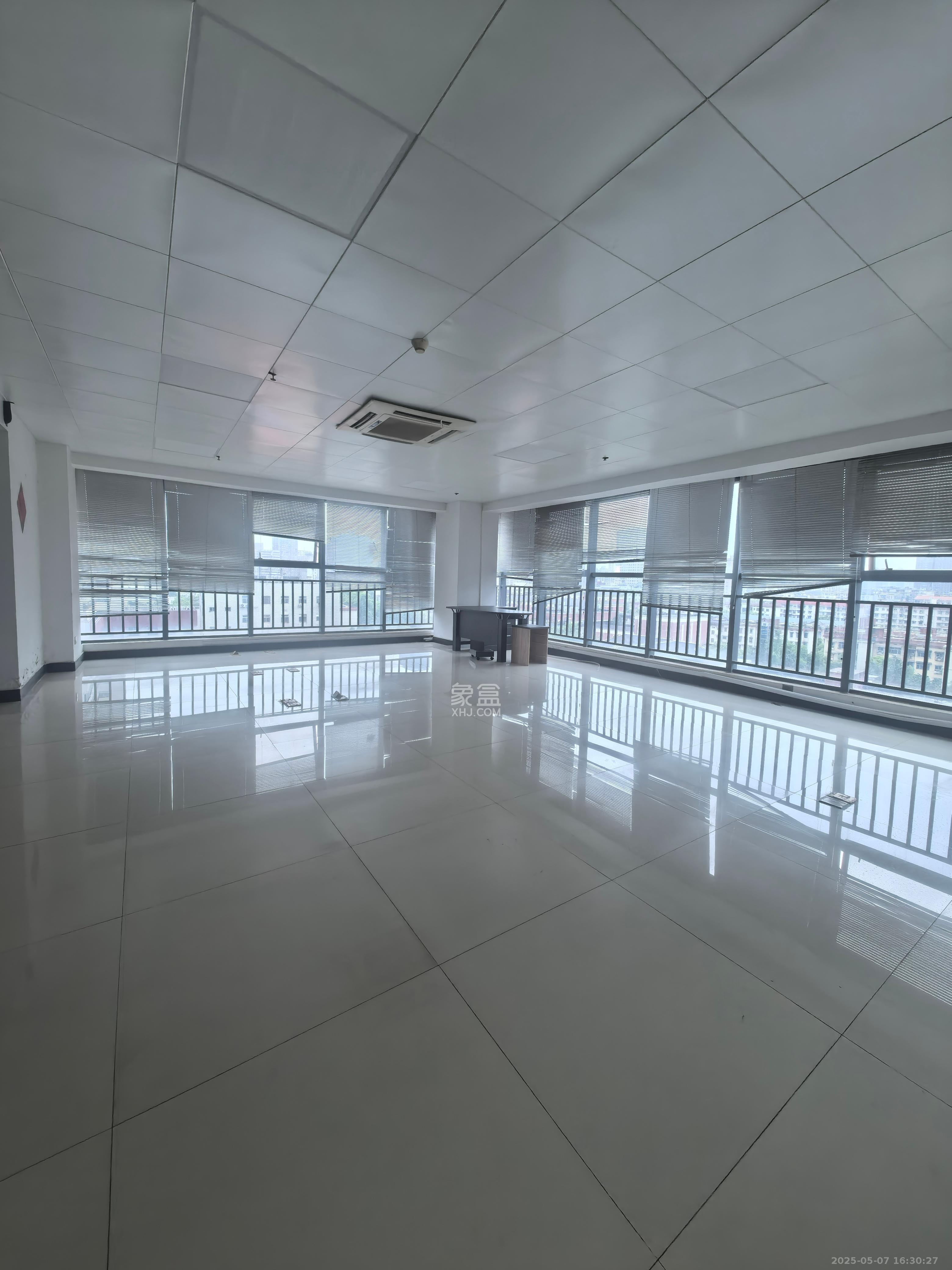 华美欧大厦  1室0厅0卫    5000.0元/月 华美欧大厦  1室0厅0卫    5000.0元/月室内图