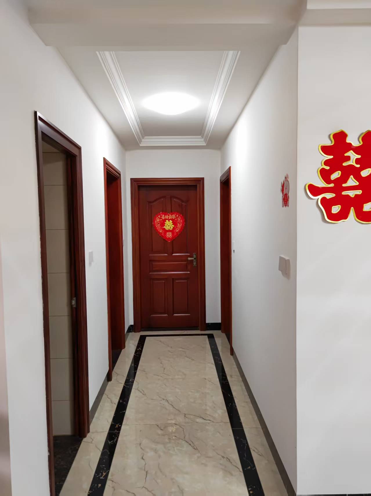 汇通国际  3室2厅2卫    2300.0元/月 汇通国际  3室2厅2卫    2300.0元/月室内图