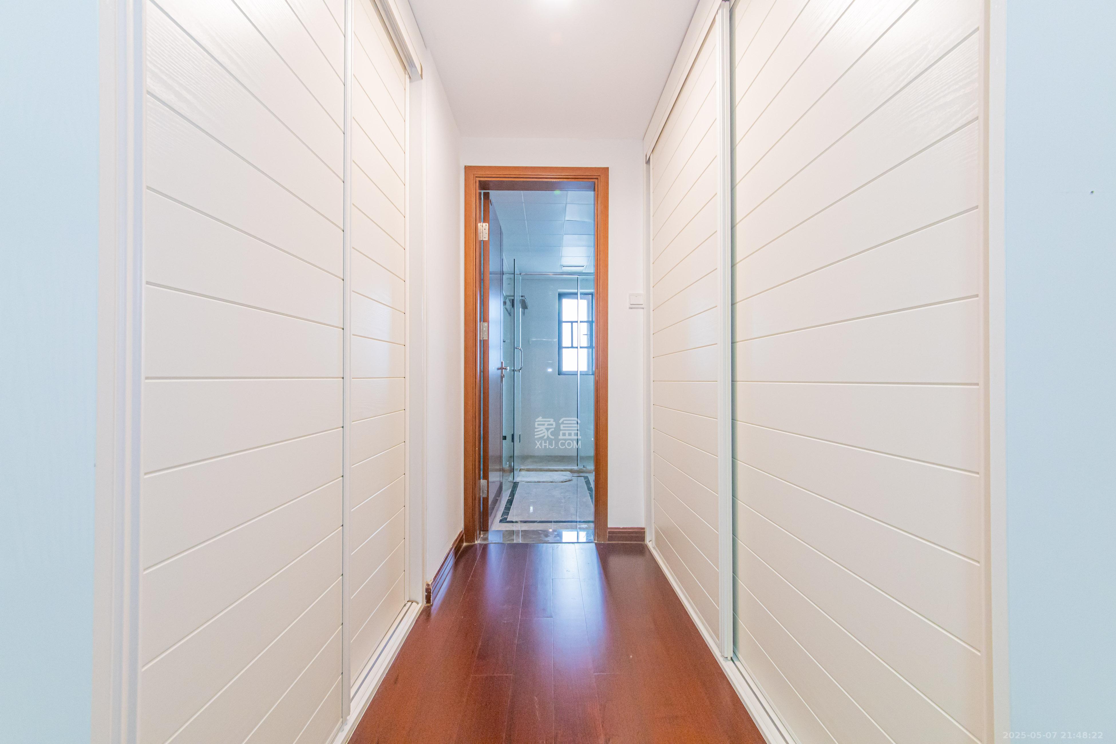 中海新城熙岸(中信新城五期) 4室2厅2卫 164.0万 中海新城熙岸(中信新城五期) 4室2厅2卫 164.0万卫生间