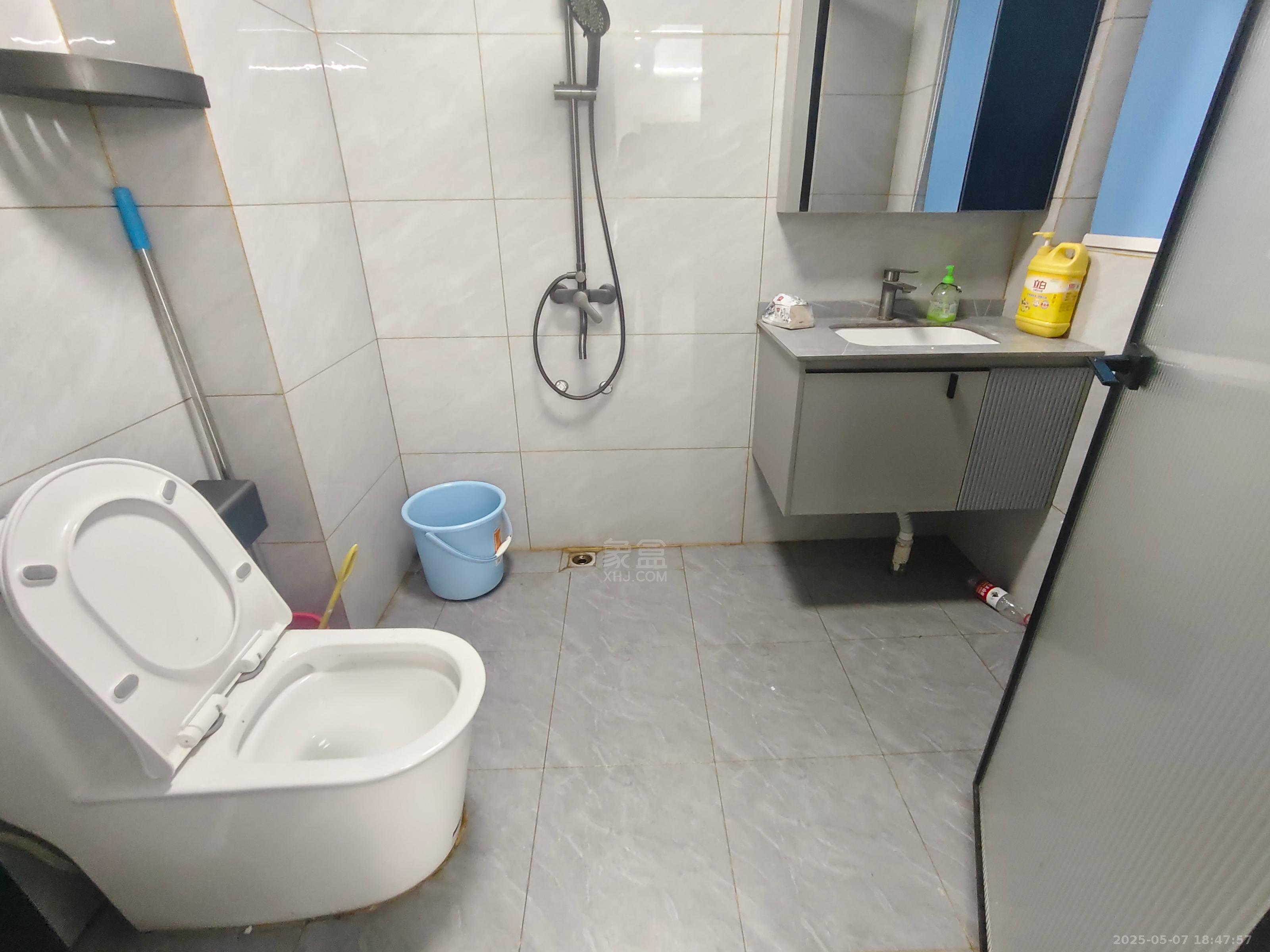 银泰财富广场 4室2厅2卫 2700.0元/月 银泰财富广场 4室2厅2卫 2700.0元/月室内图