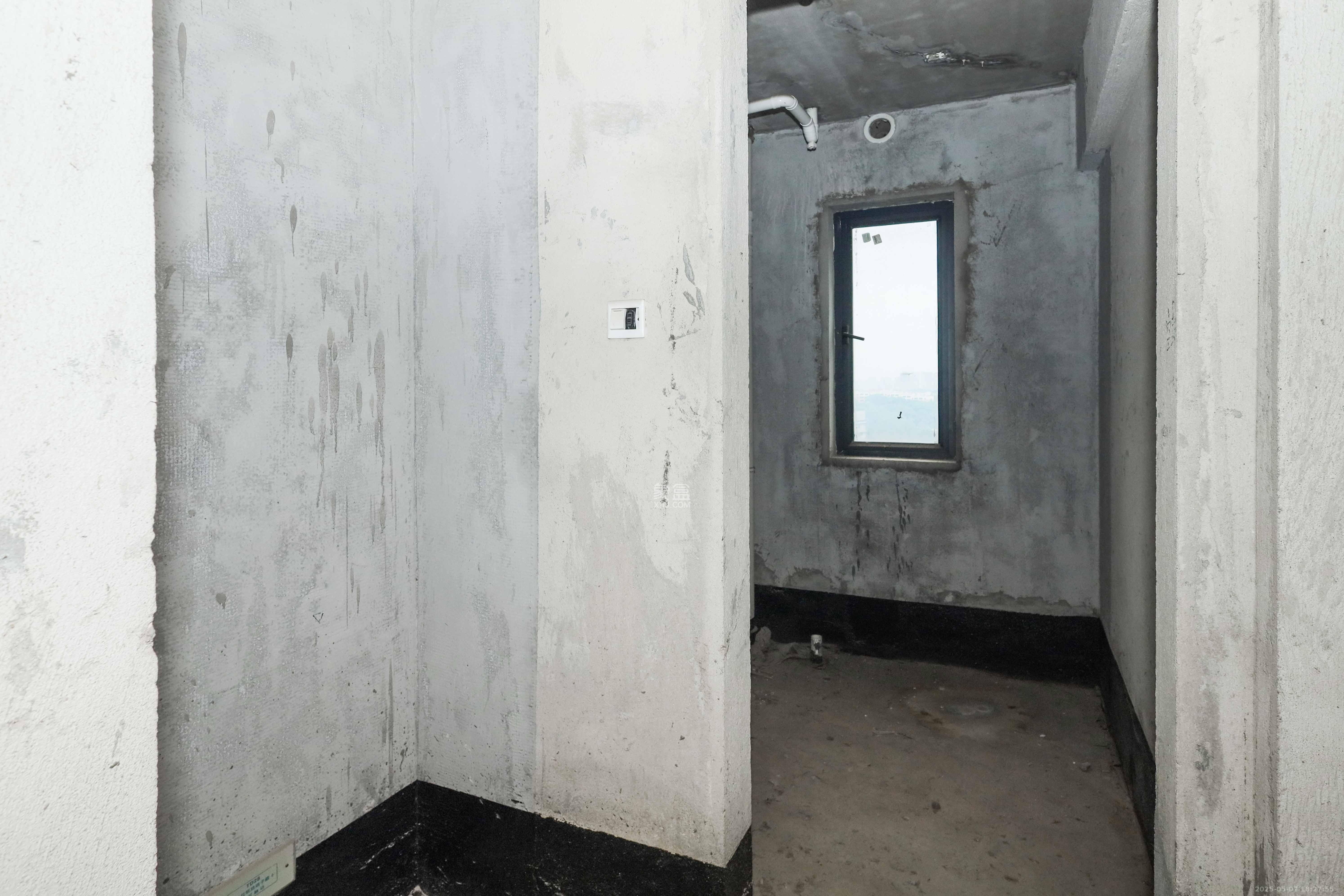 好莱城(弘德西街) 4室2厅2卫 112.0万 好莱城(弘德西街) 4室2厅2卫 112.0万卫生间