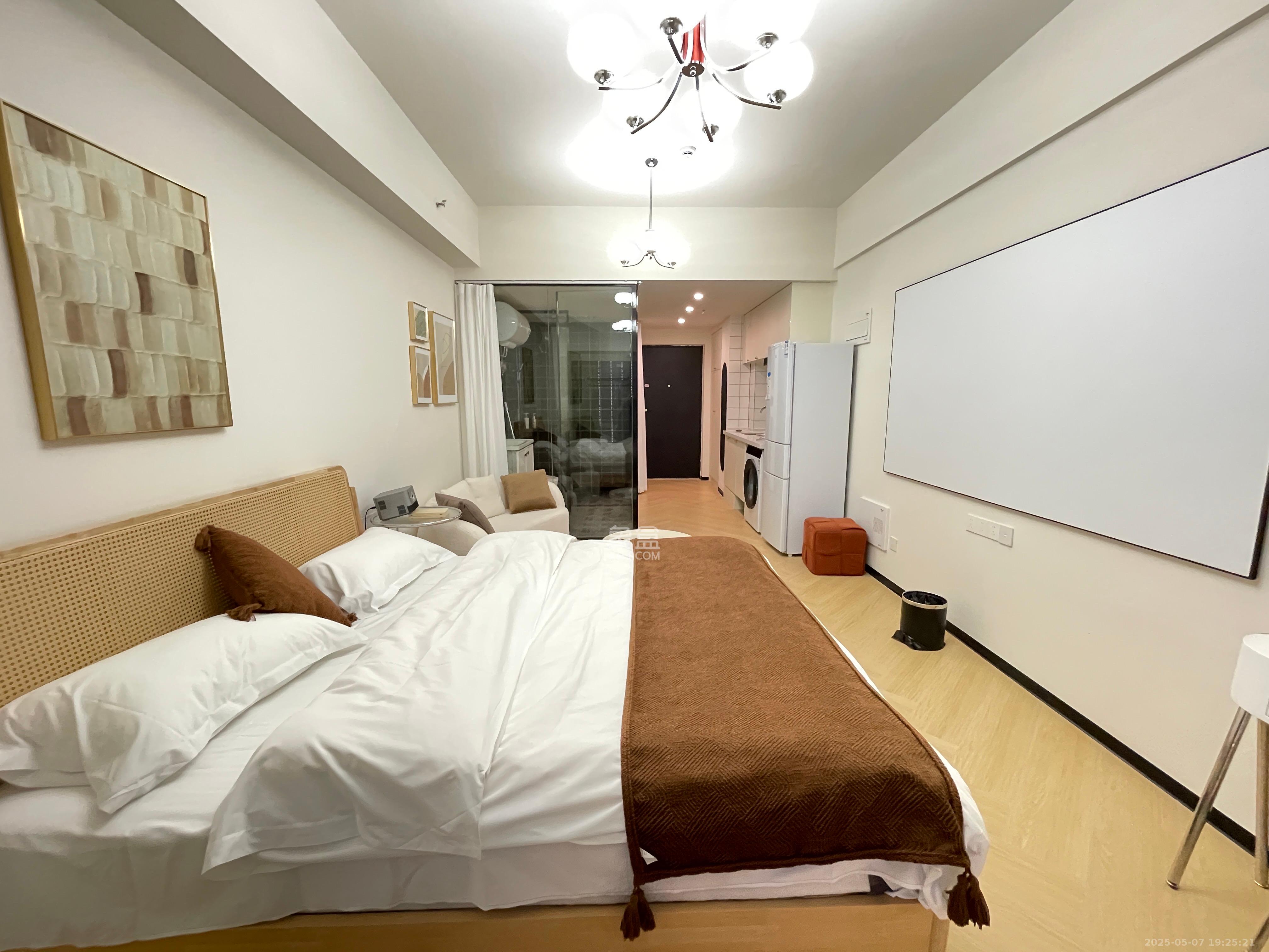 华润置地中心 1室1厅1卫 2500.0元/月 华润置地中心 1室1厅1卫 2500.0元/月室内图