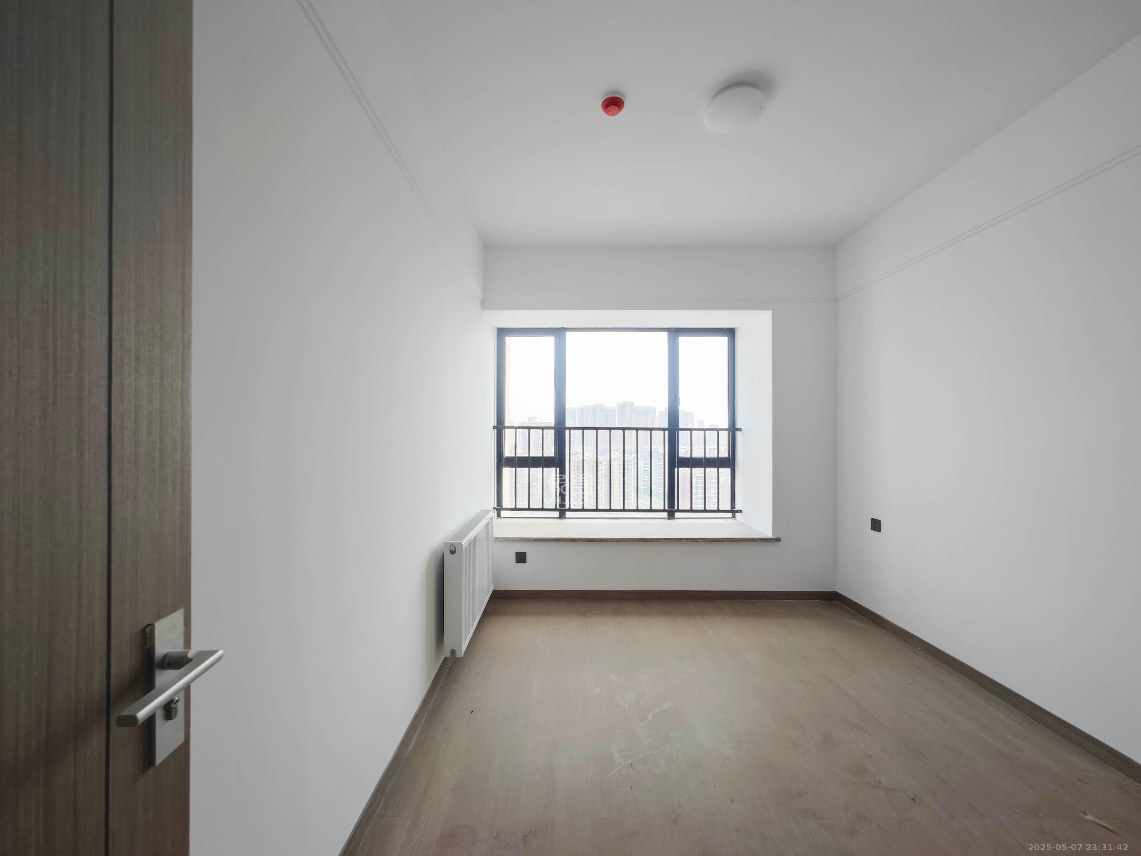 长房星城天地  4室2厅2卫    298.0万 长房星城天地  4室2厅2卫    298.0万卧室