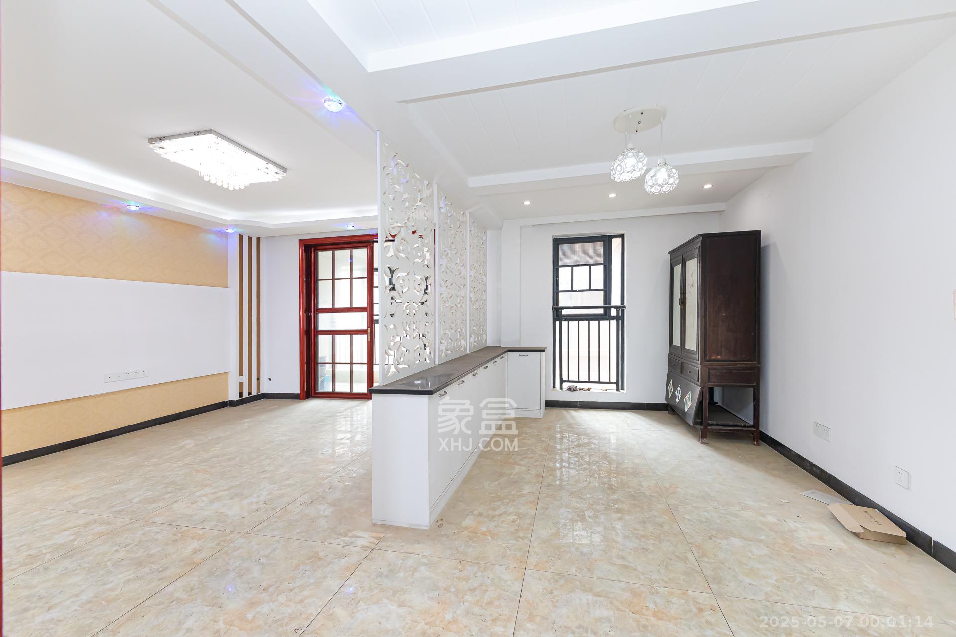 润和之悦(金泽园) 4室2厅1卫 90.0万 润和之悦(金泽园) 4室2厅1卫 90.0万客厅