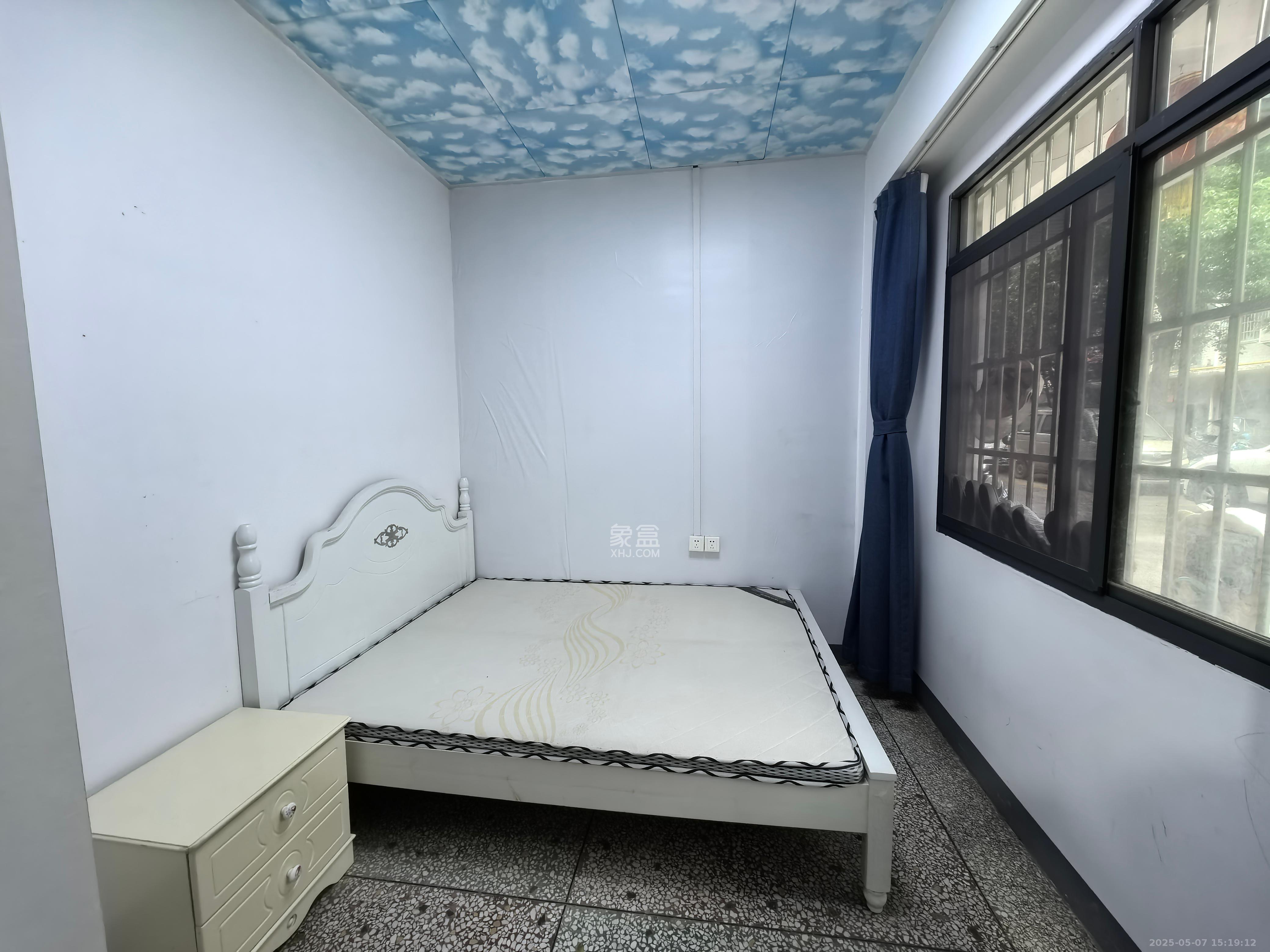 兴联村创新小区  2室1厅1卫    1300.0元/月室内图