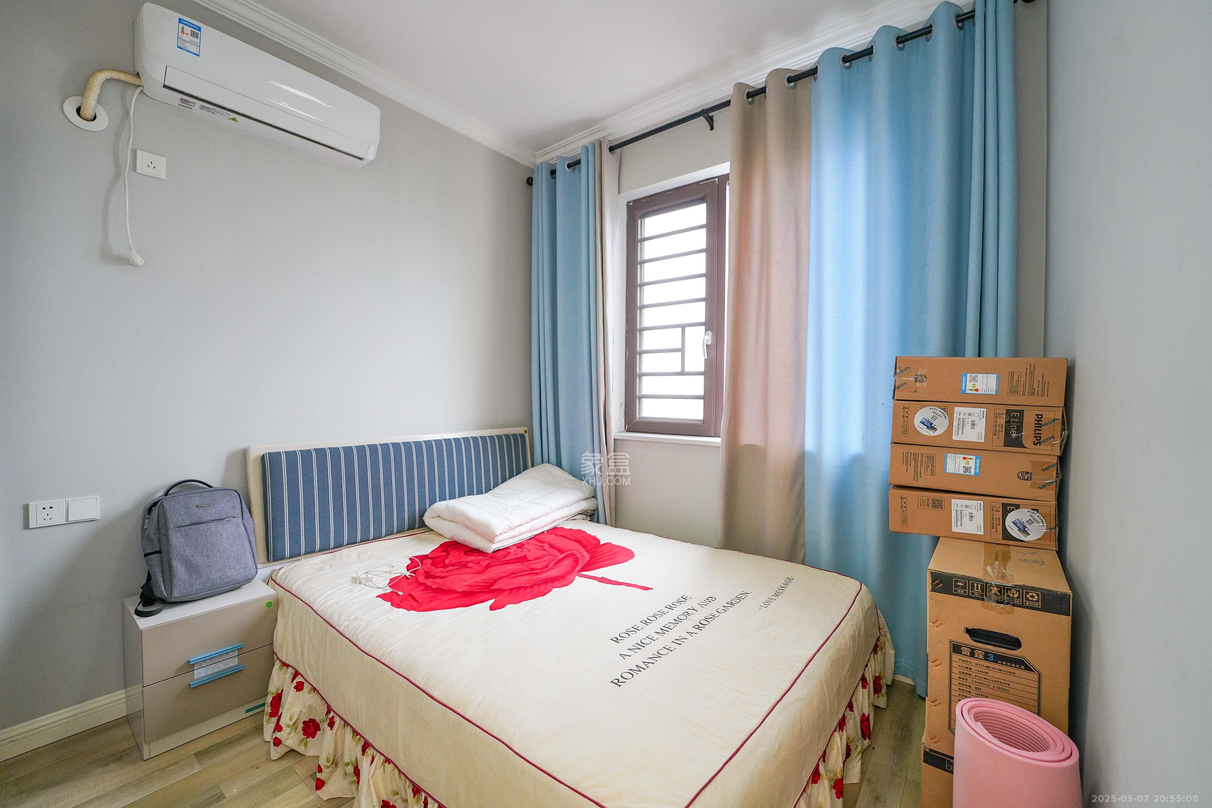 绿地新都会  3室2厅2卫    82.0万卧室