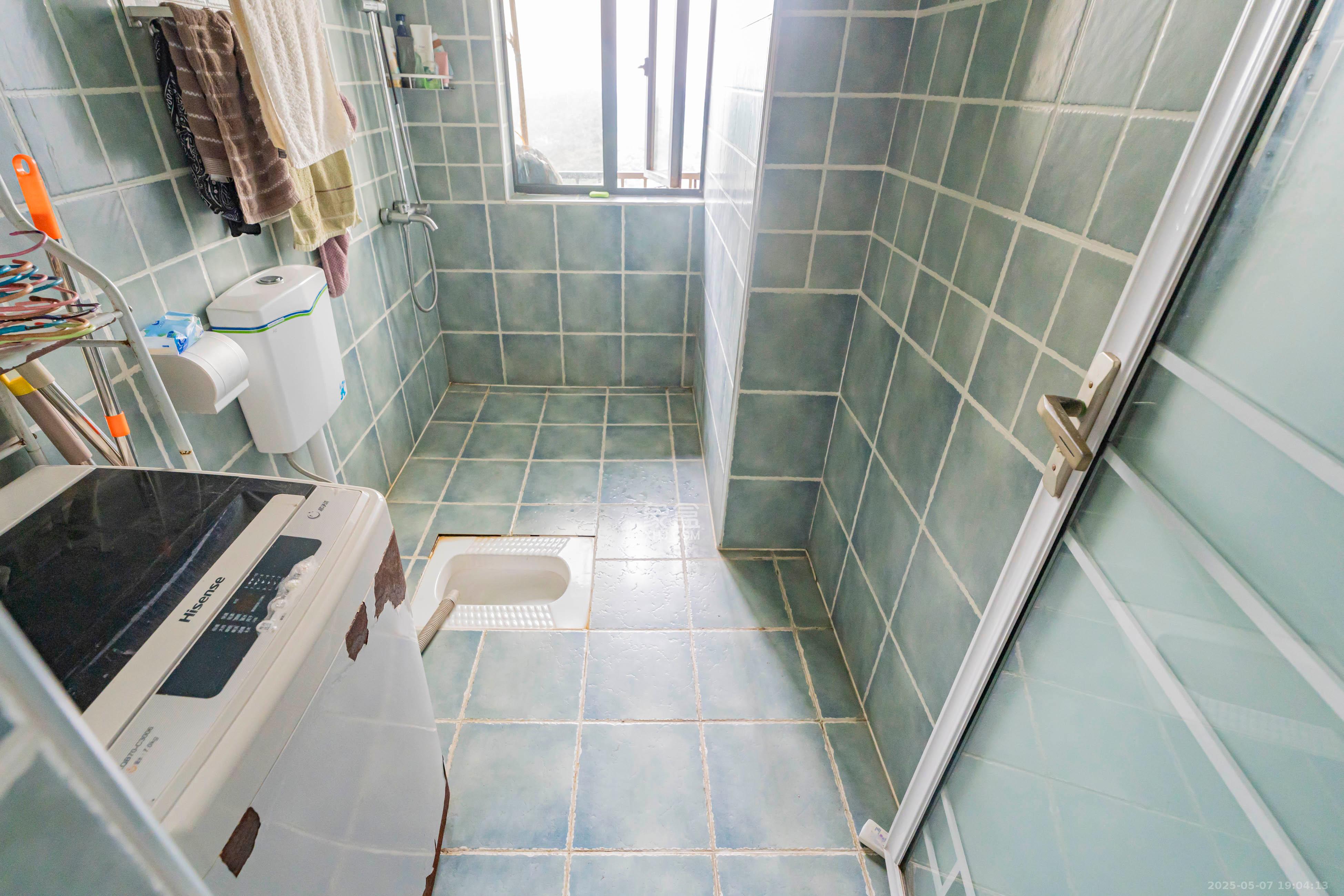 悦湖山  4室2厅2卫    80.0万 悦湖山  4室2厅2卫    80.0万卫生间