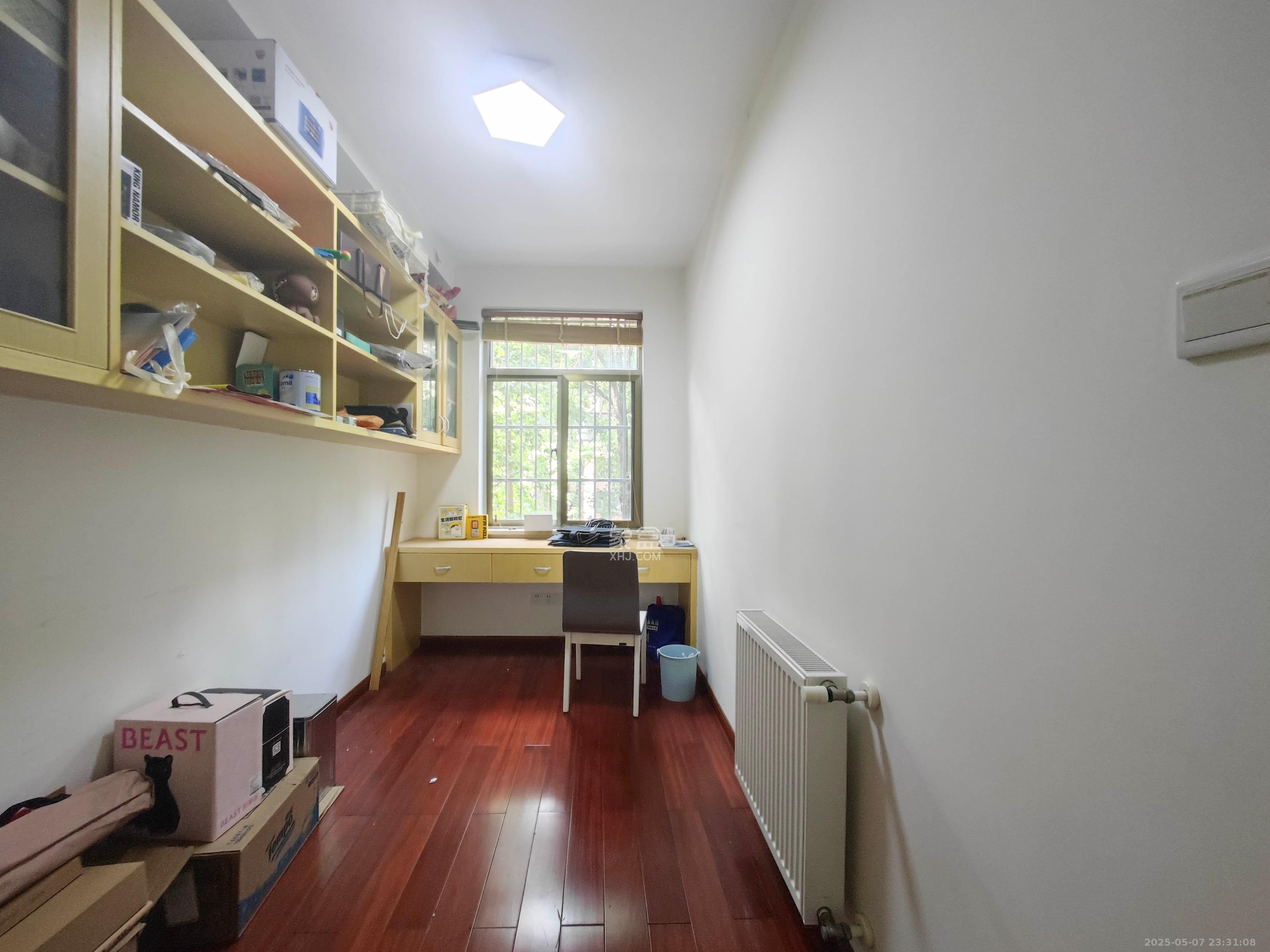 和景园  4室2厅2卫   182.00万其他
