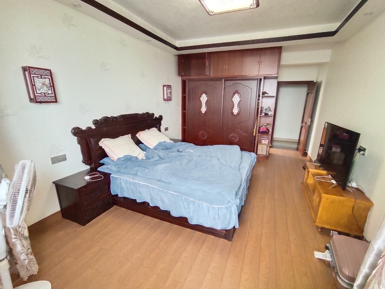 滨江帝景二期（三期）  3室2厅2卫   215.00万客厅