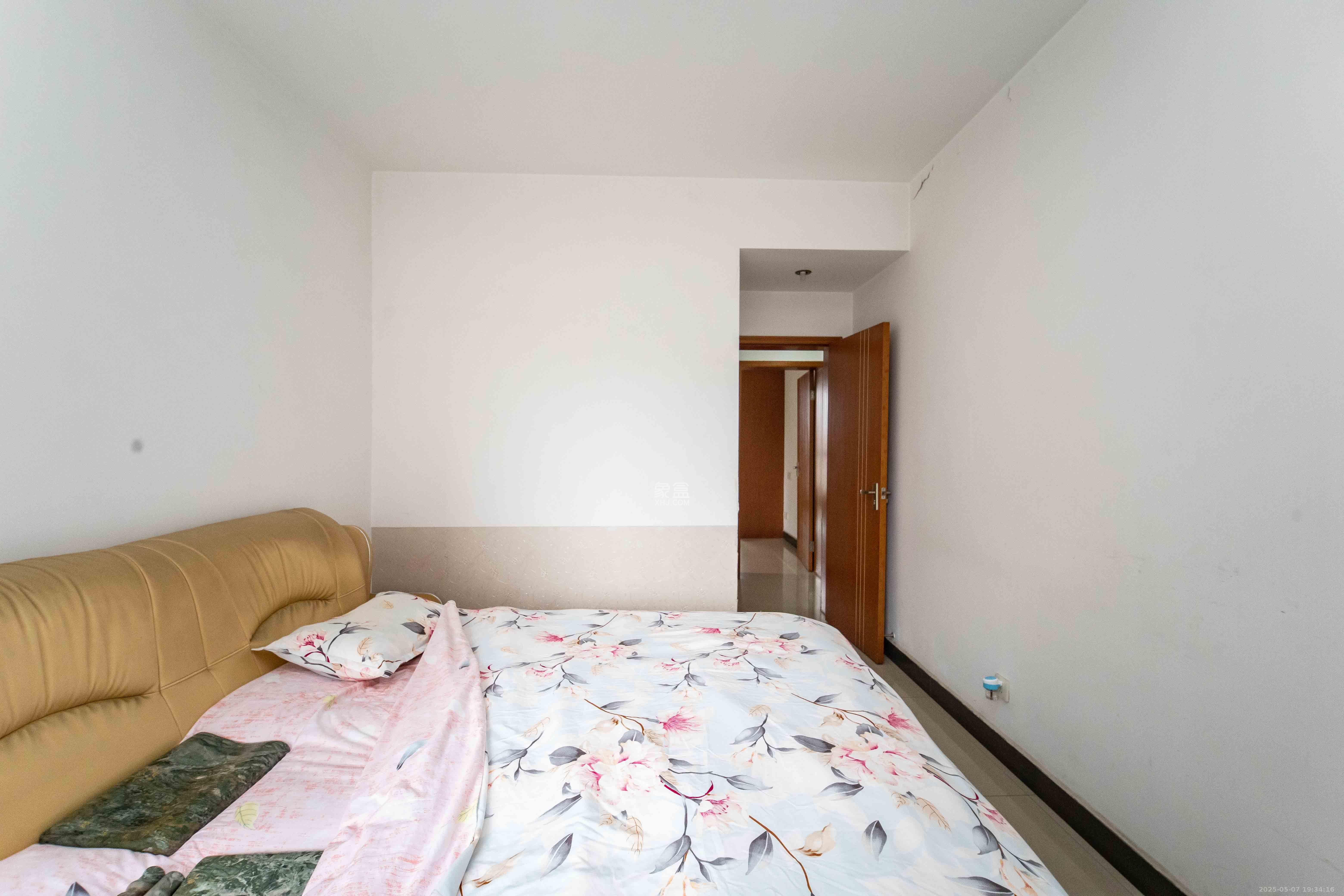 尚东紫郡 1室0厅0卫 99.8万 尚东紫郡 1室0厅0卫 99.8万卧室