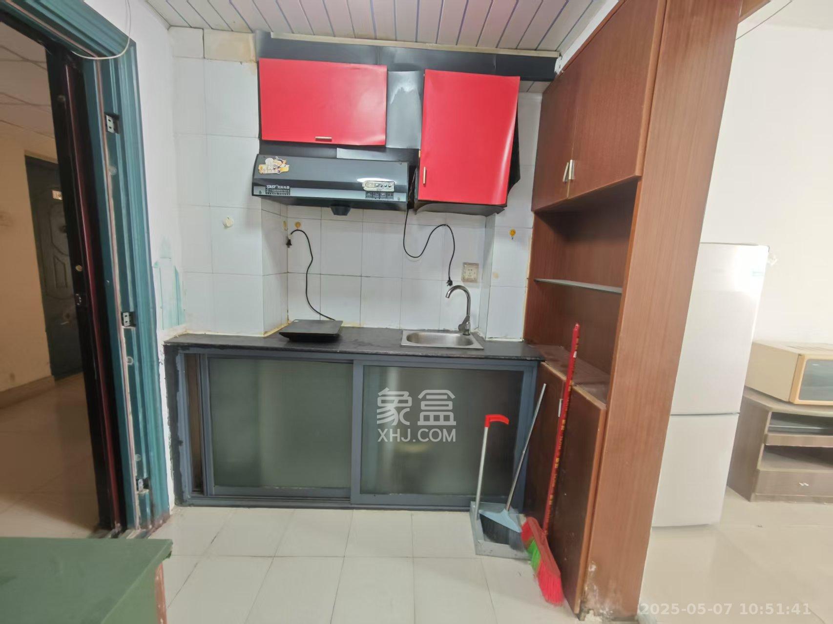 伍家岭生活广场  1室1厅1卫    1200.0元/月 伍家岭生活广场  1室1厅1卫    1200.0元/月室内图