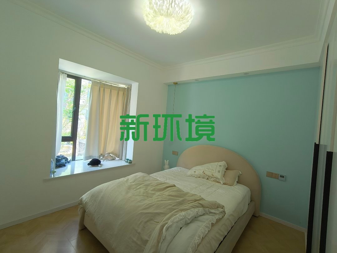 荣盛华府  4室2厅2卫   150.00万客厅