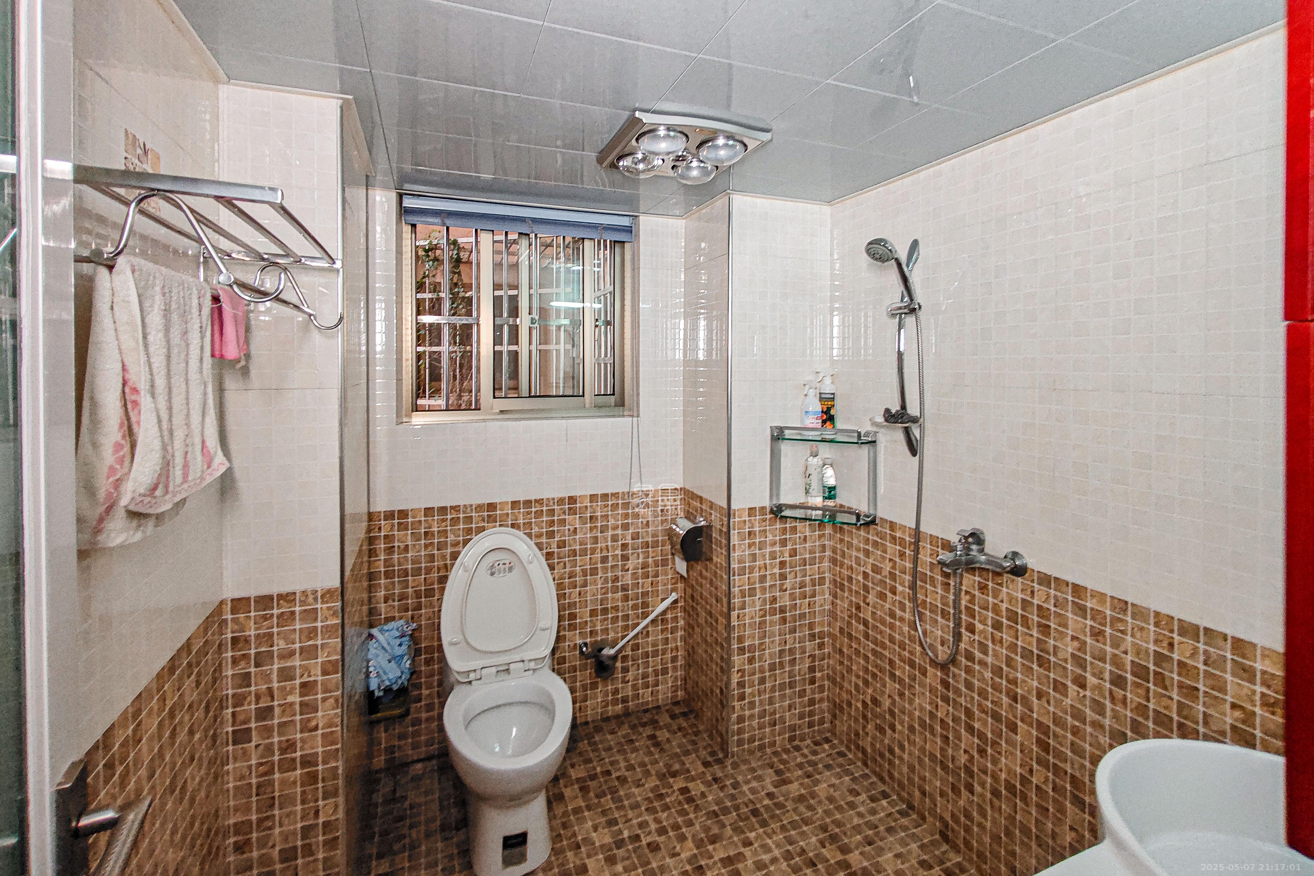 南国嘉苑  4室2厅2卫    112.0万 南国嘉苑  4室2厅2卫    112.0万卫生间