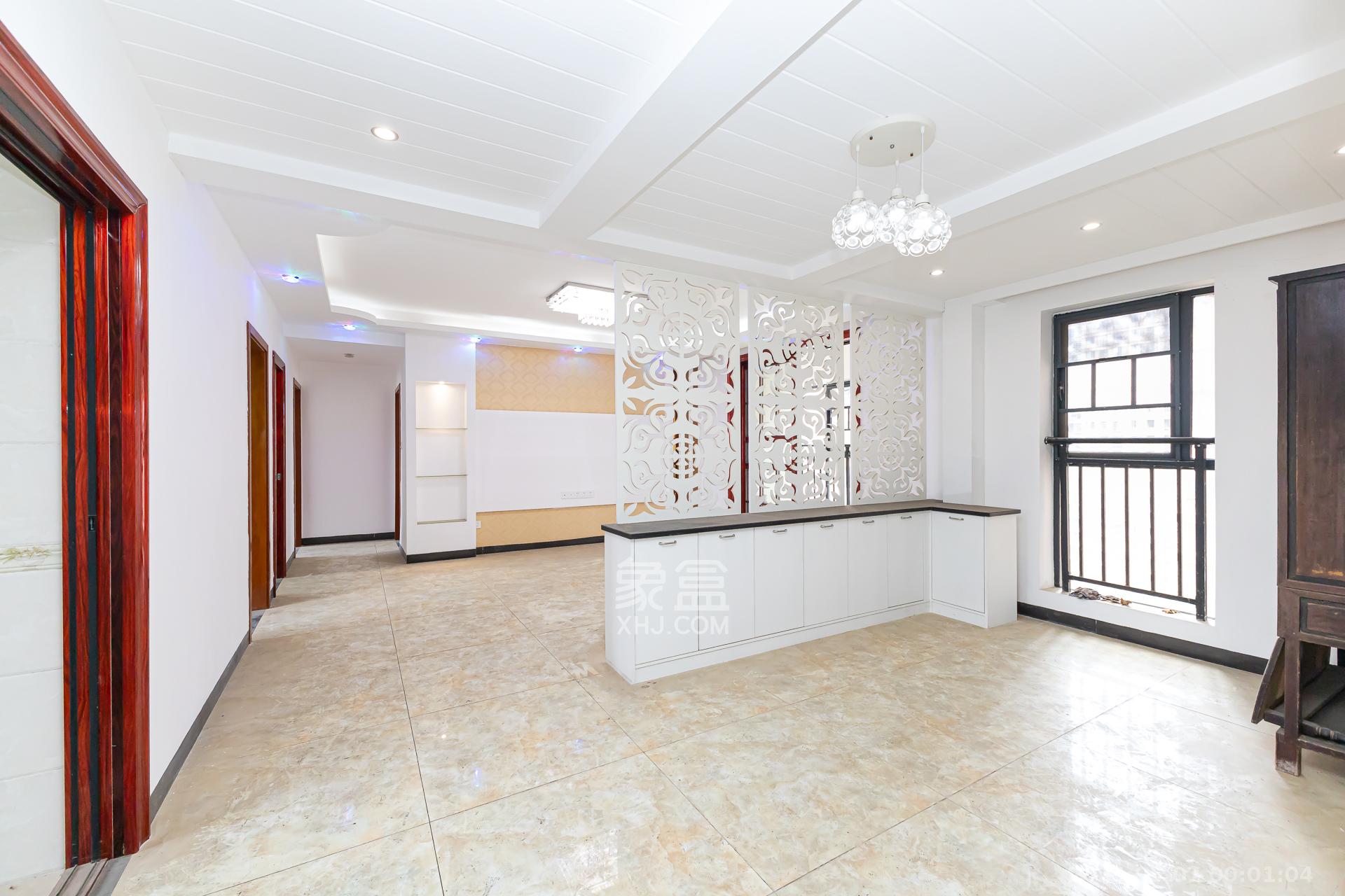 润和之悦(金泽园) 4室2厅1卫 90.0万 润和之悦(金泽园) 4室2厅1卫 90.0万客厅