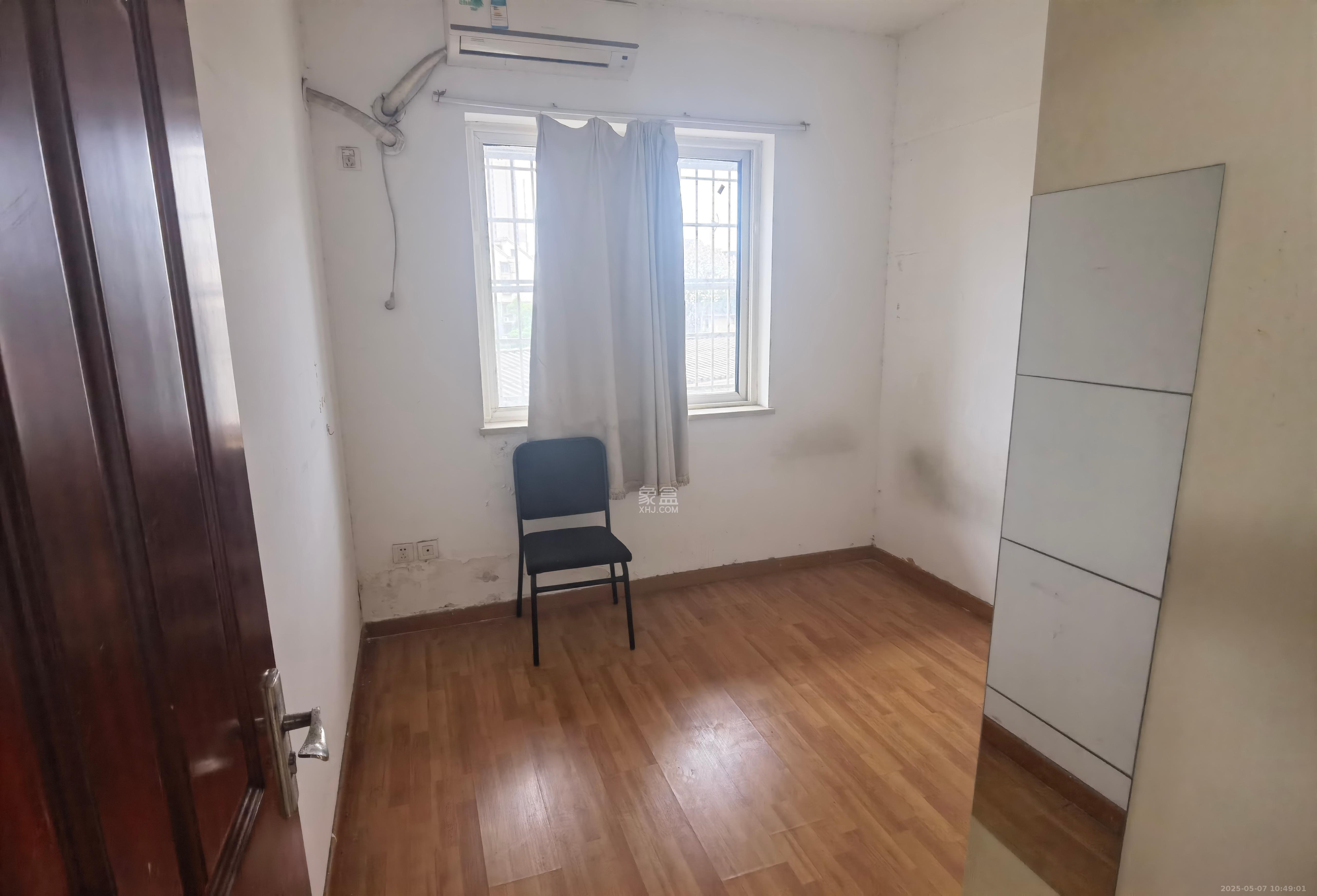 伍家岭生活广场  2室2厅1卫    2000.0元/月 伍家岭生活广场  2室2厅1卫    2000.0元/月室内图