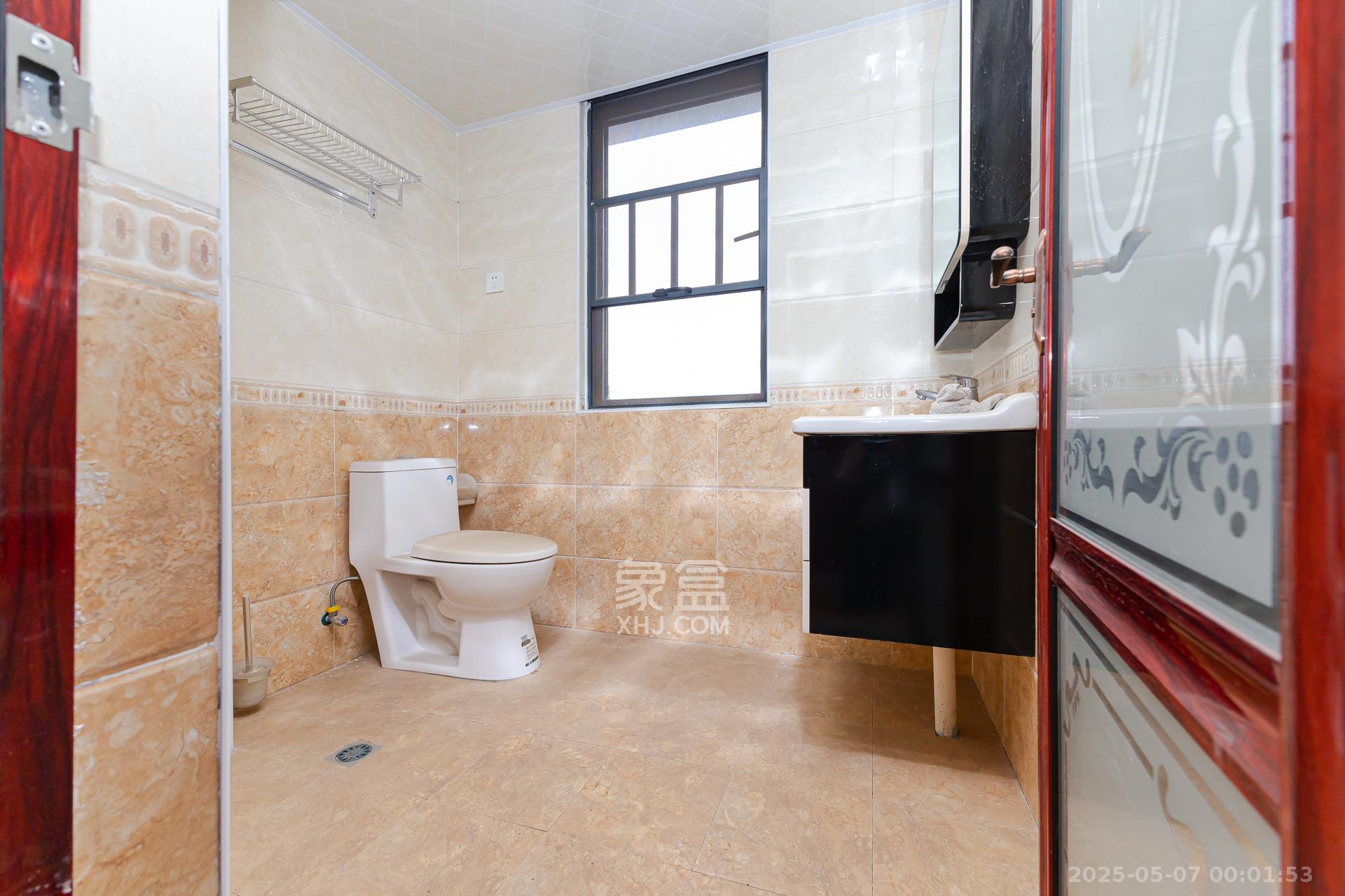 润和之悦(金泽园) 4室2厅1卫 90.0万 润和之悦(金泽园) 4室2厅1卫 90.0万卫生间