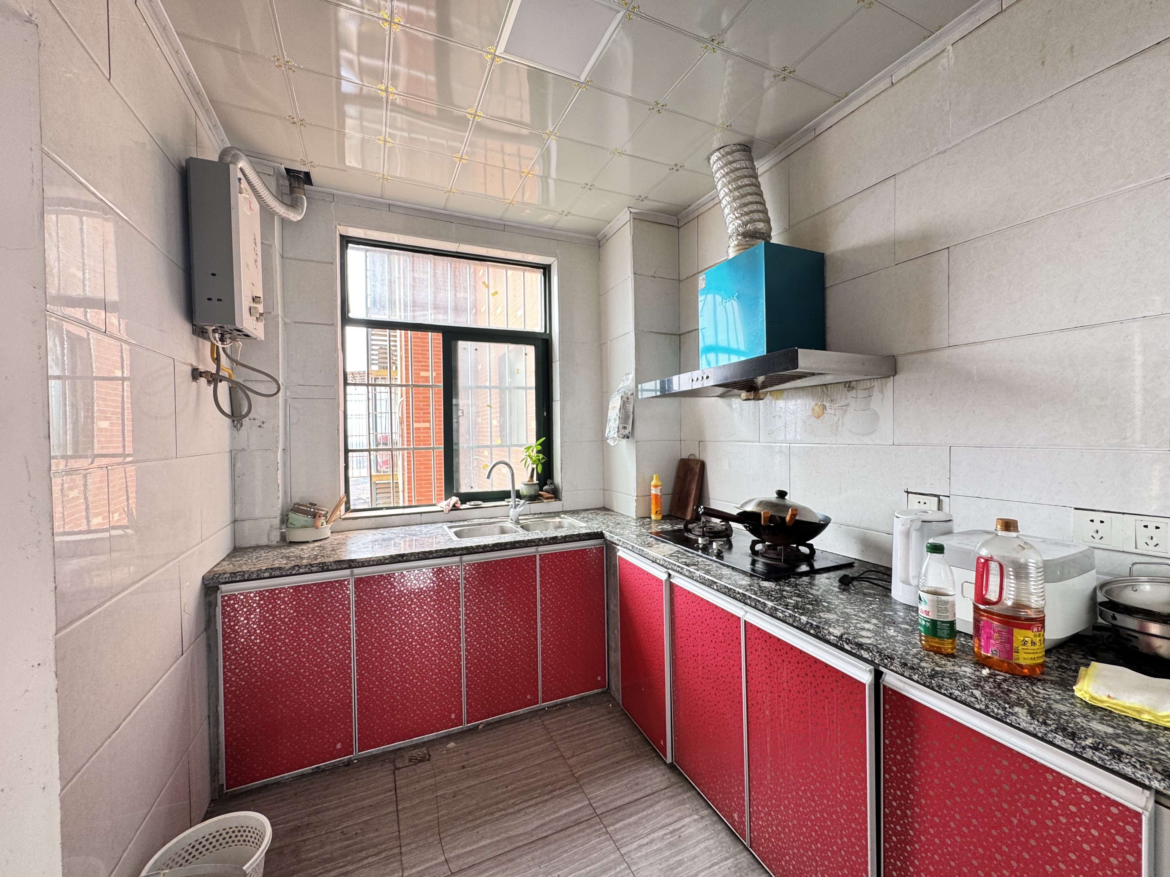 亚华名都  1室0厅0卫    1500.0元/月 亚华名都  1室0厅0卫    1500.0元/月室内图