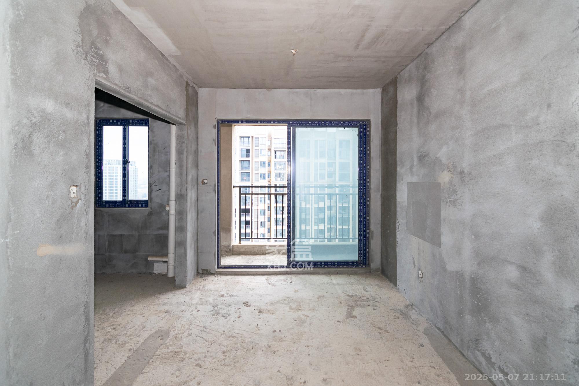 大汉月亮河畔  4室2厅2卫    70.0万 大汉月亮河畔  4室2厅2卫    70.0万客厅