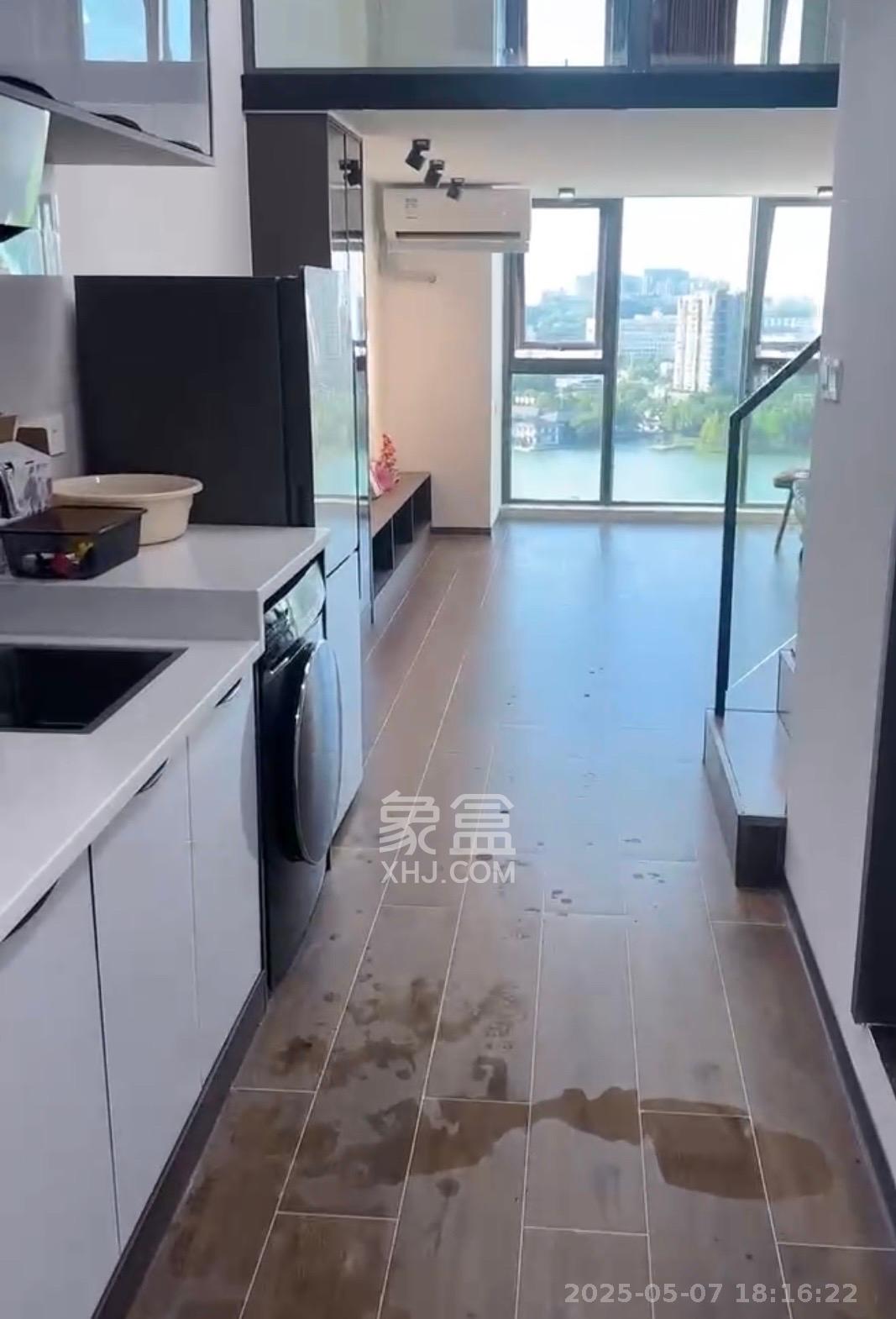 绿地V岛 1室1厅1卫 2500.0元/月 绿地V岛 1室1厅1卫 2500.0元/月室内图