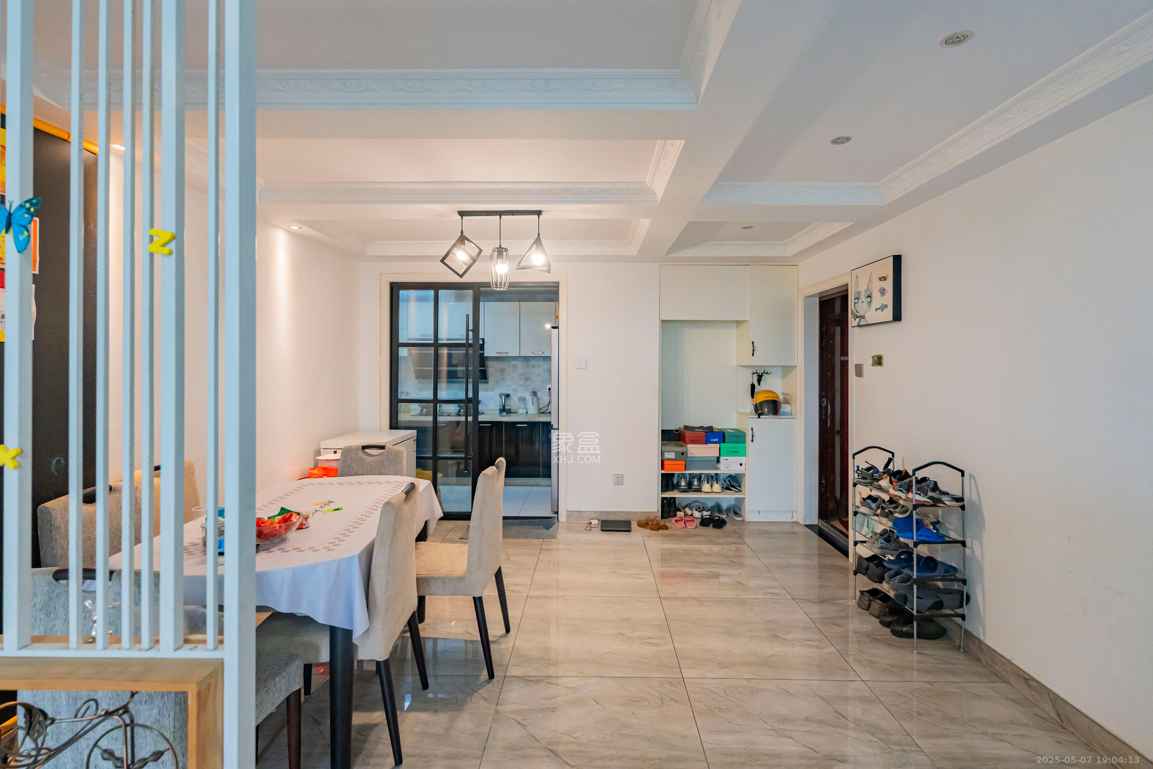 悦湖山  4室2厅2卫    80.0万 悦湖山  4室2厅2卫    80.0万客厅