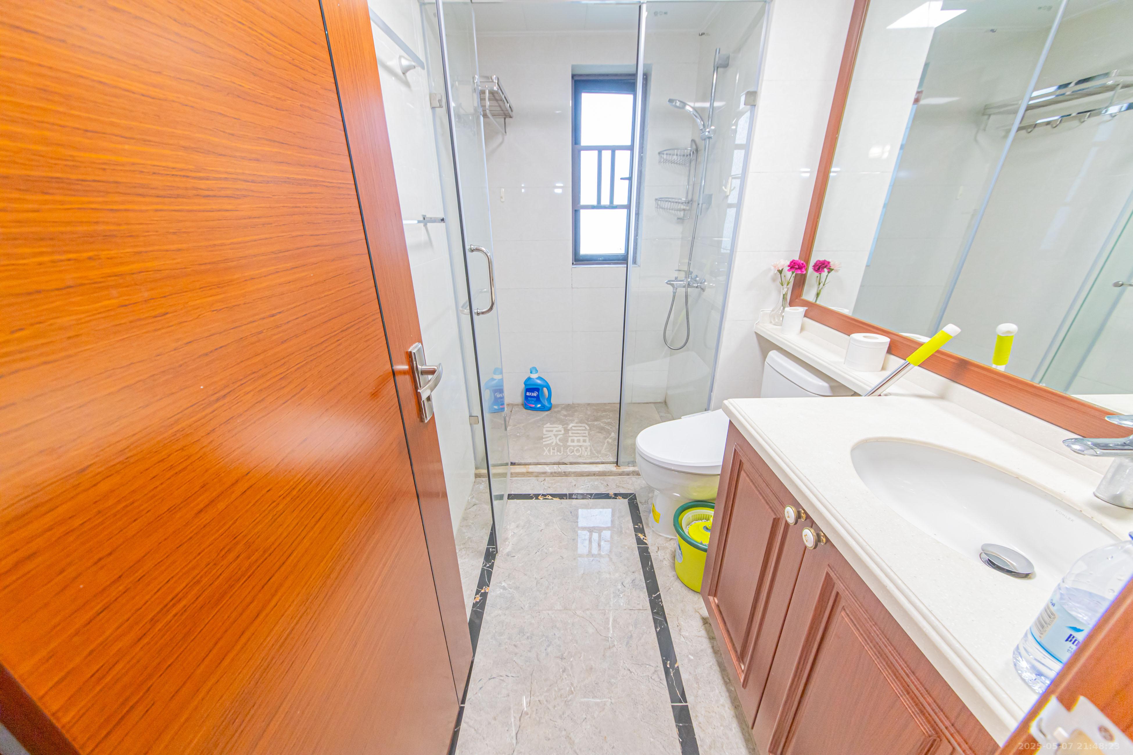 中海新城熙岸(中信新城五期) 4室2厅2卫 164.0万 中海新城熙岸(中信新城五期) 4室2厅2卫 164.0万卫生间