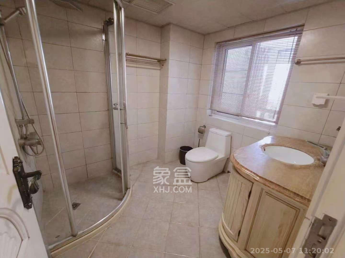 山水英伦  5室2厅3卫   8500.00元/月室内图