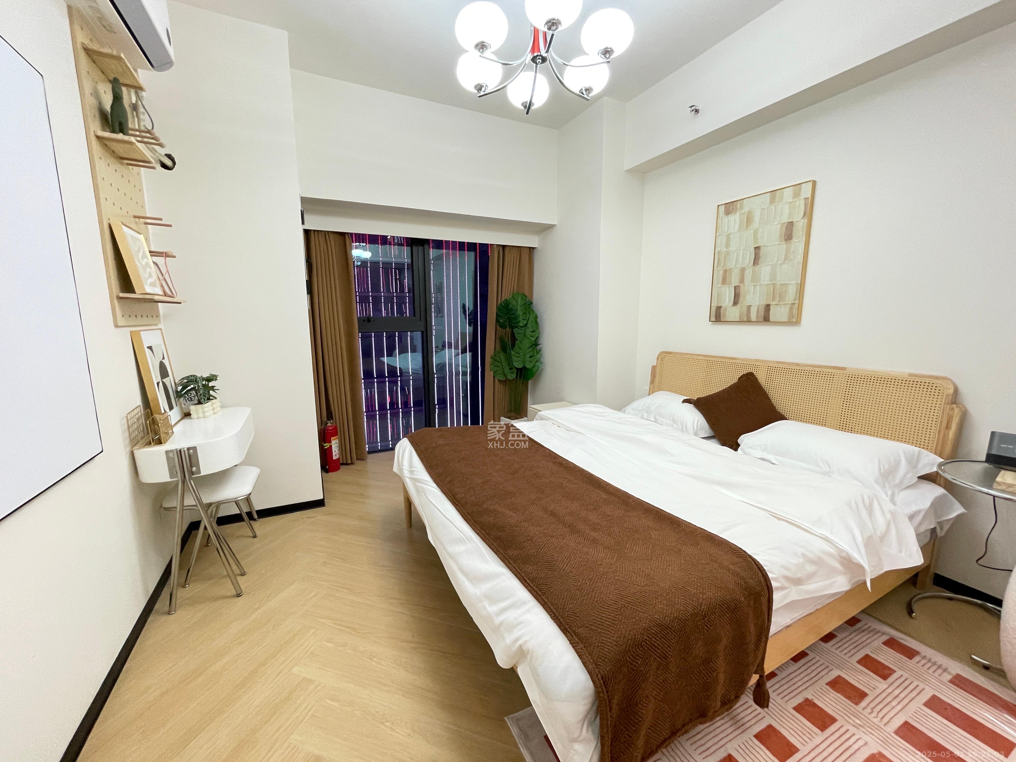 华润置地中心  1室1厅1卫    2500.0元/月 华润置地中心  1室1厅1卫    2500.0元/月