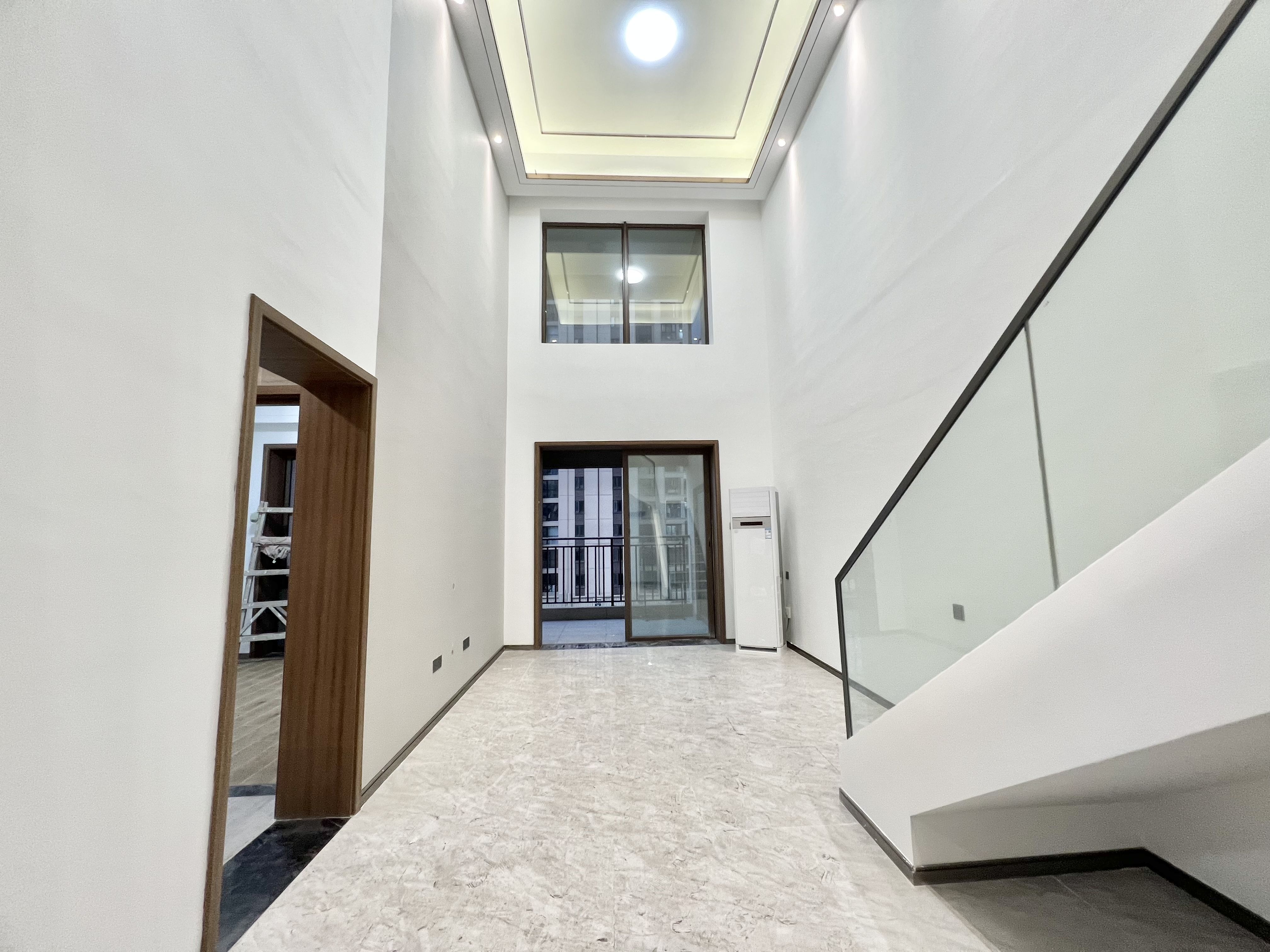 海航豪庭南苑 2室2厅2卫 320.0万 海航豪庭南苑 2室2厅2卫 320.0万客厅